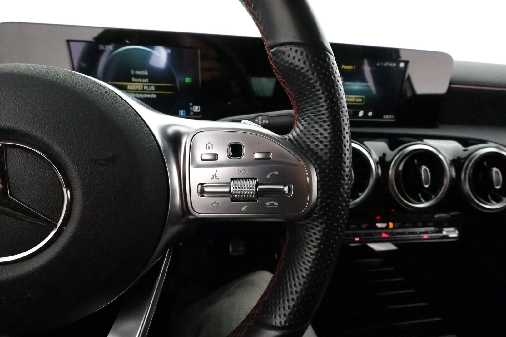 Mercedes-Benz A 2020 180 A Business AMG **LED-High Performance / P.Kamera / Sporttipenkit / Kaistavahti / Nahka-Alcantara** - Kahdet Renkaat