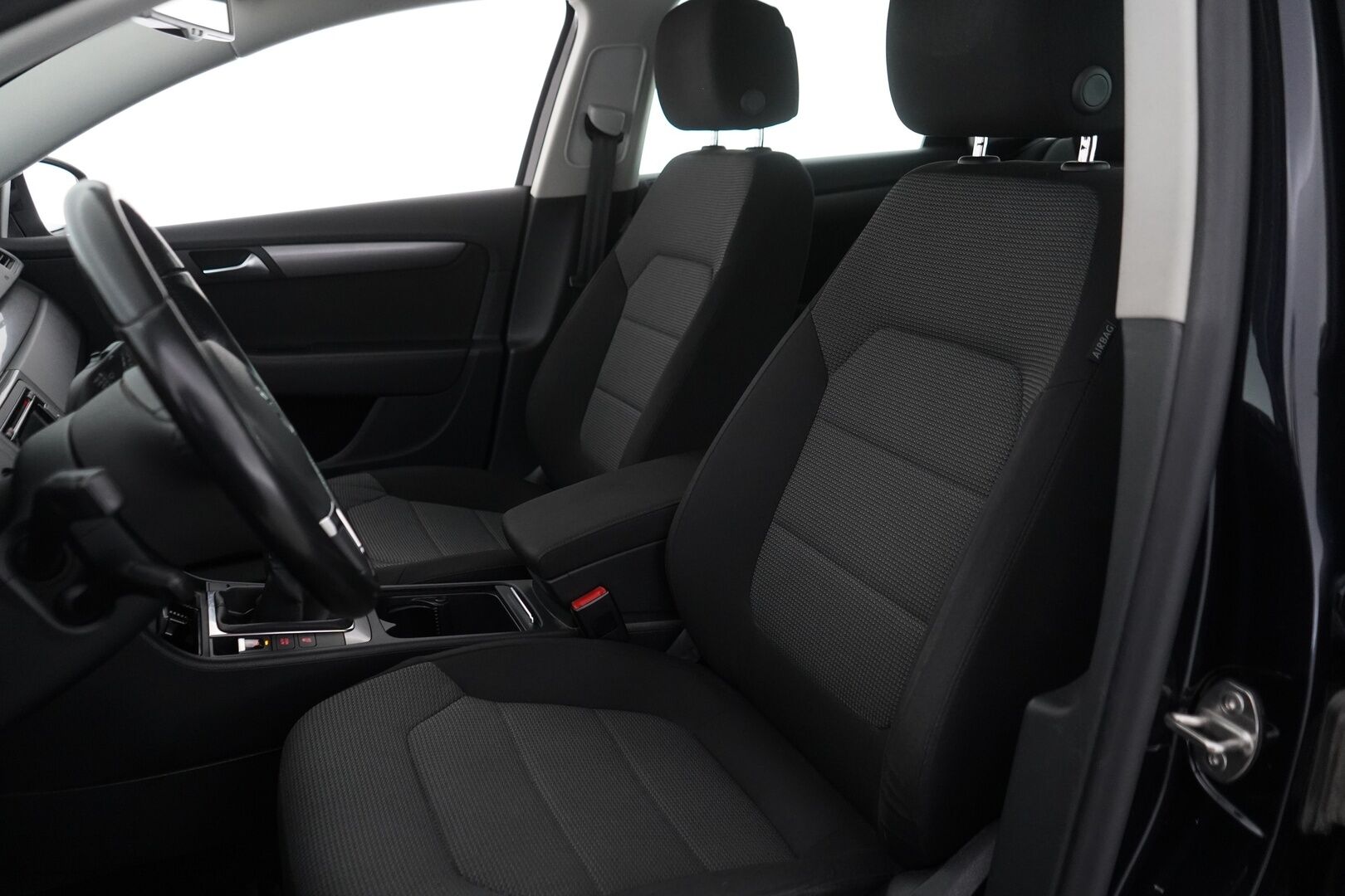 Volkswagen Passat 2013 2.0 TDI 103 kW (140 hv) Variant Comfortline * Vakkari / Peruutuskamera / Koukku / Lohkolämmitin * - Viimeisin huolto 234tkm kohdalla / Kahdet renkaat alumiinivantein / Katsastettu 05/25