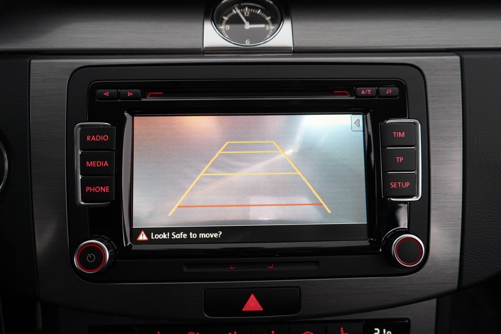 Volkswagen Passat 2013 2.0 TDI 103 kW (140 hv) Variant Comfortline * Vakkari / Peruutuskamera / Koukku / Lohkolämmitin * - Viimeisin huolto 234tkm kohdalla / Kahdet renkaat alumiinivantein / Katsastettu 05/25