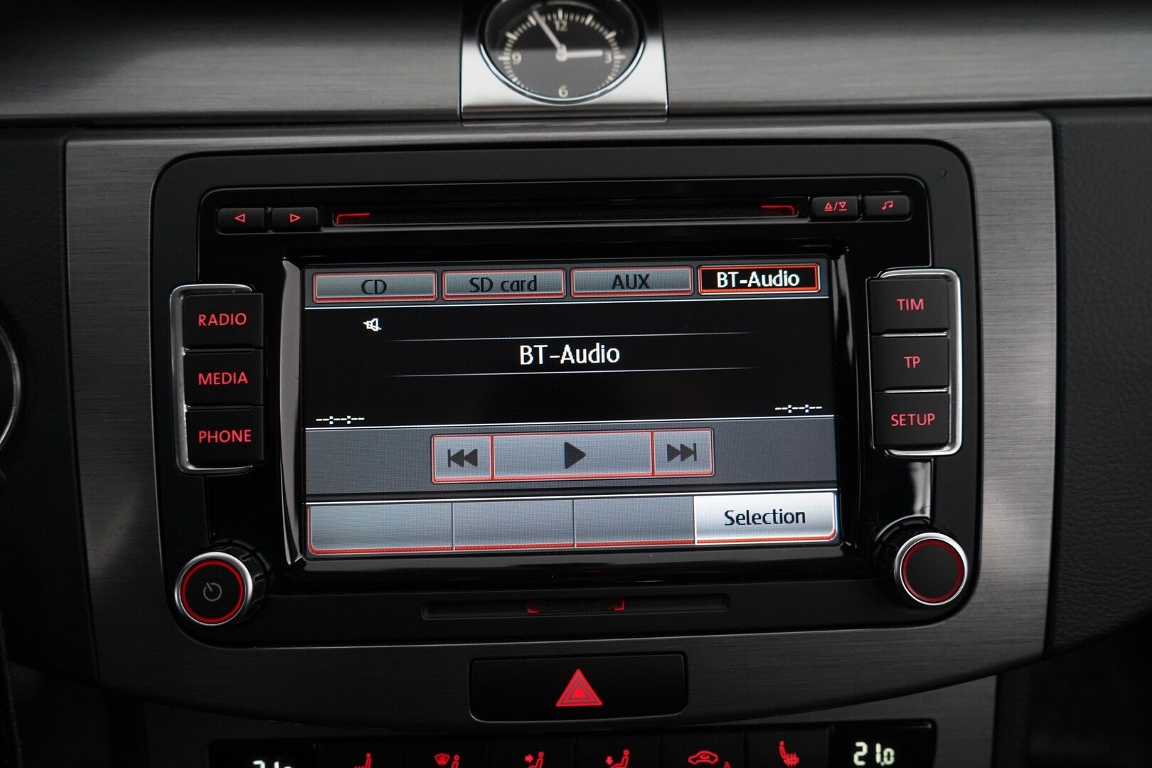 Volkswagen Passat 2013 2.0 TDI 103 kW (140 hv) Variant Comfortline * Vakkari / Peruutuskamera / Koukku / Lohkolämmitin * - Viimeisin huolto 234tkm kohdalla / Kahdet renkaat alumiinivantein / Katsastettu 05/25