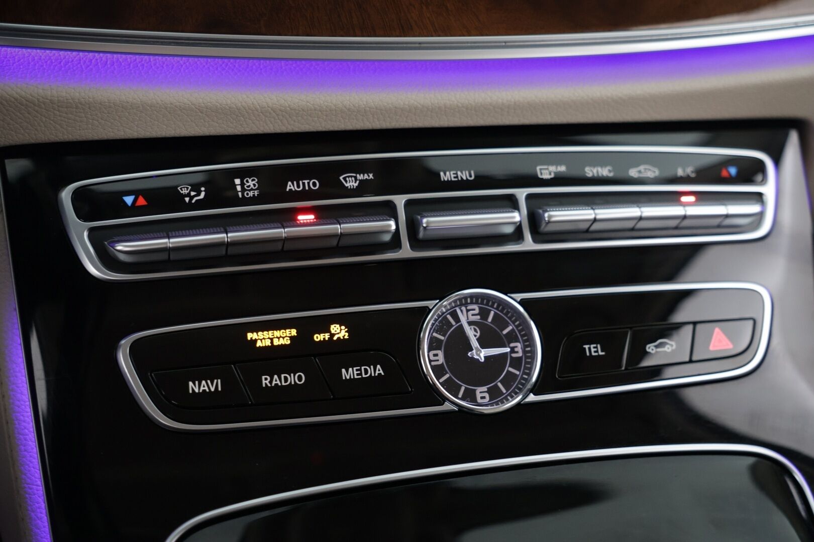 Mercedes-Benz E 2017 220 d T A Premium Business - | 360° | Vakkari | Koukku | Led | Puolinahat | HUD | Navi |