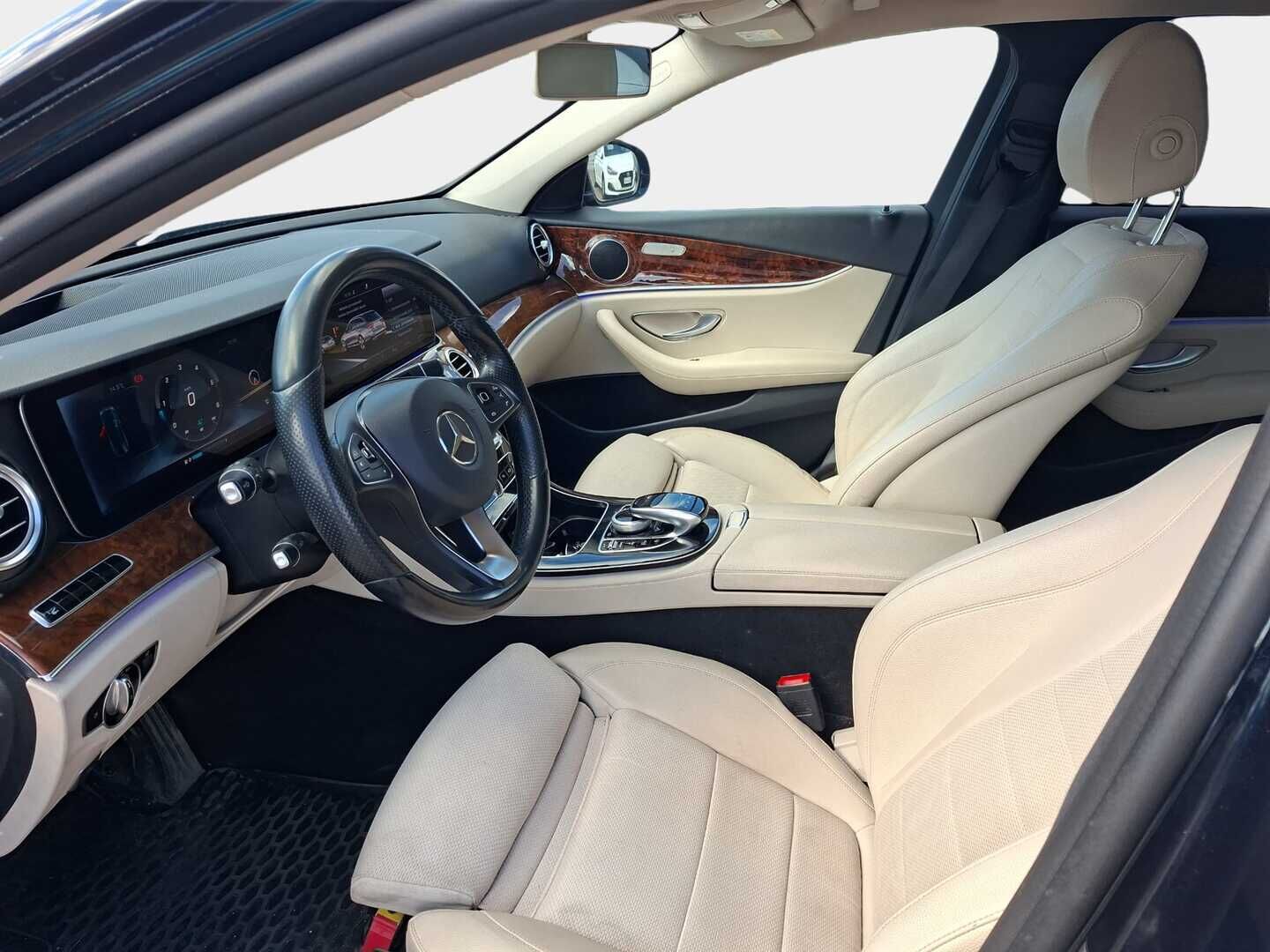 Mercedes-Benz E 2017 220 d T A Premium Business */  360° / Vakkari / Koukku / Led / Puolinahat / HUD / Navi /*