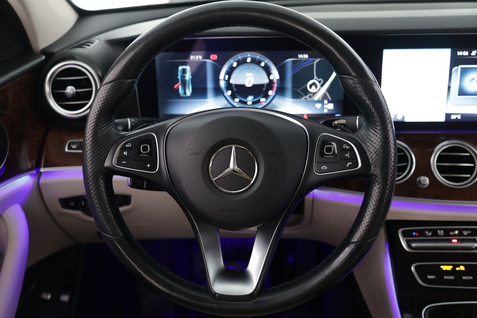 Mercedes-Benz E 2017 220 d T A Premium Business - | 360° | Vakkari | Koukku | Led | Puolinahat | HUD | Navi |