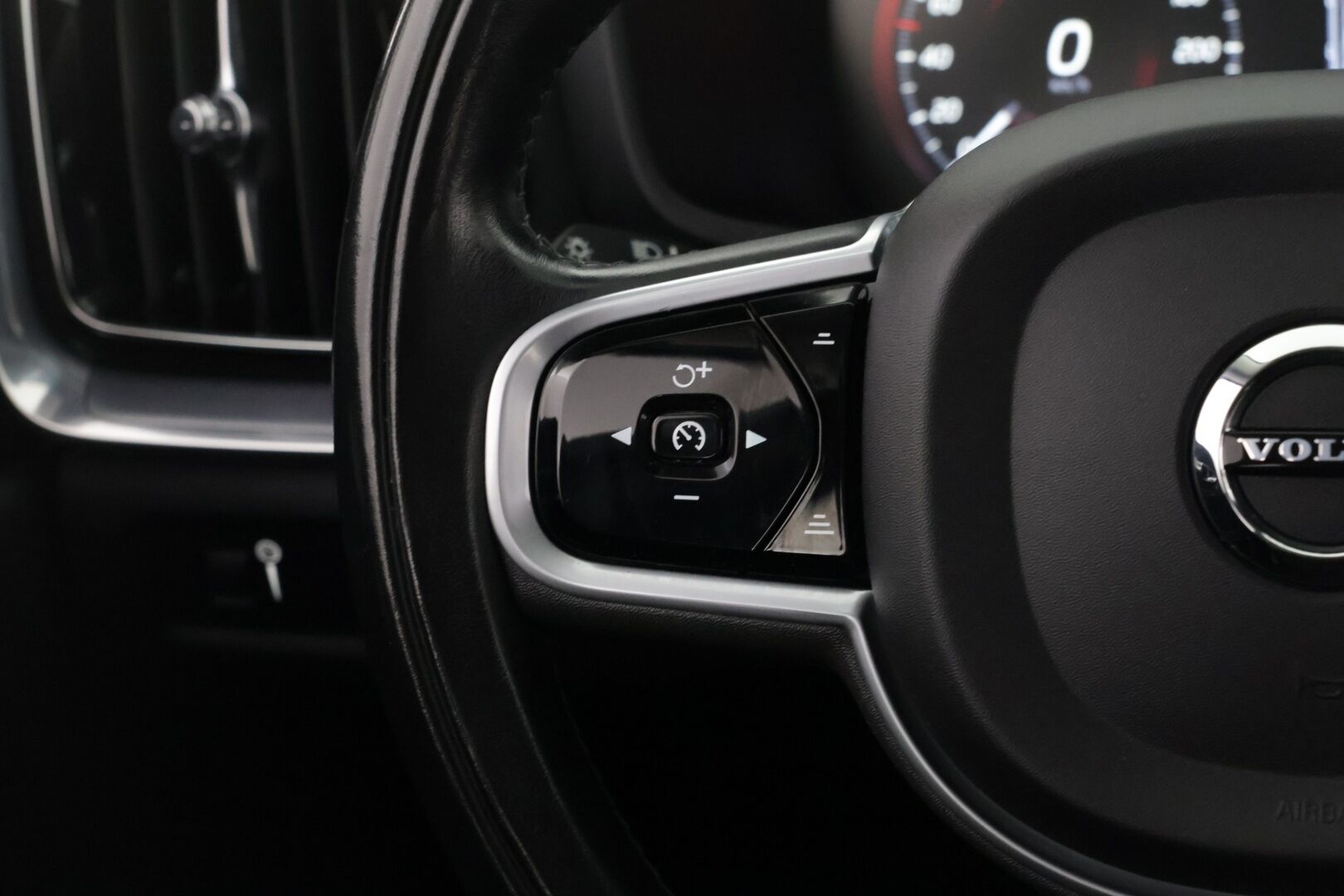Volvo V60 Cross Country 2021 B4 AWD D-MHEV Business aut - | Adapt. vak. | Webasto | Vetokoukku | BLIS | Merkkihuollot | Suomi-Auto | P-Kamera | Keyless | Digimittaristo - KORKO VAIN 3,99 %