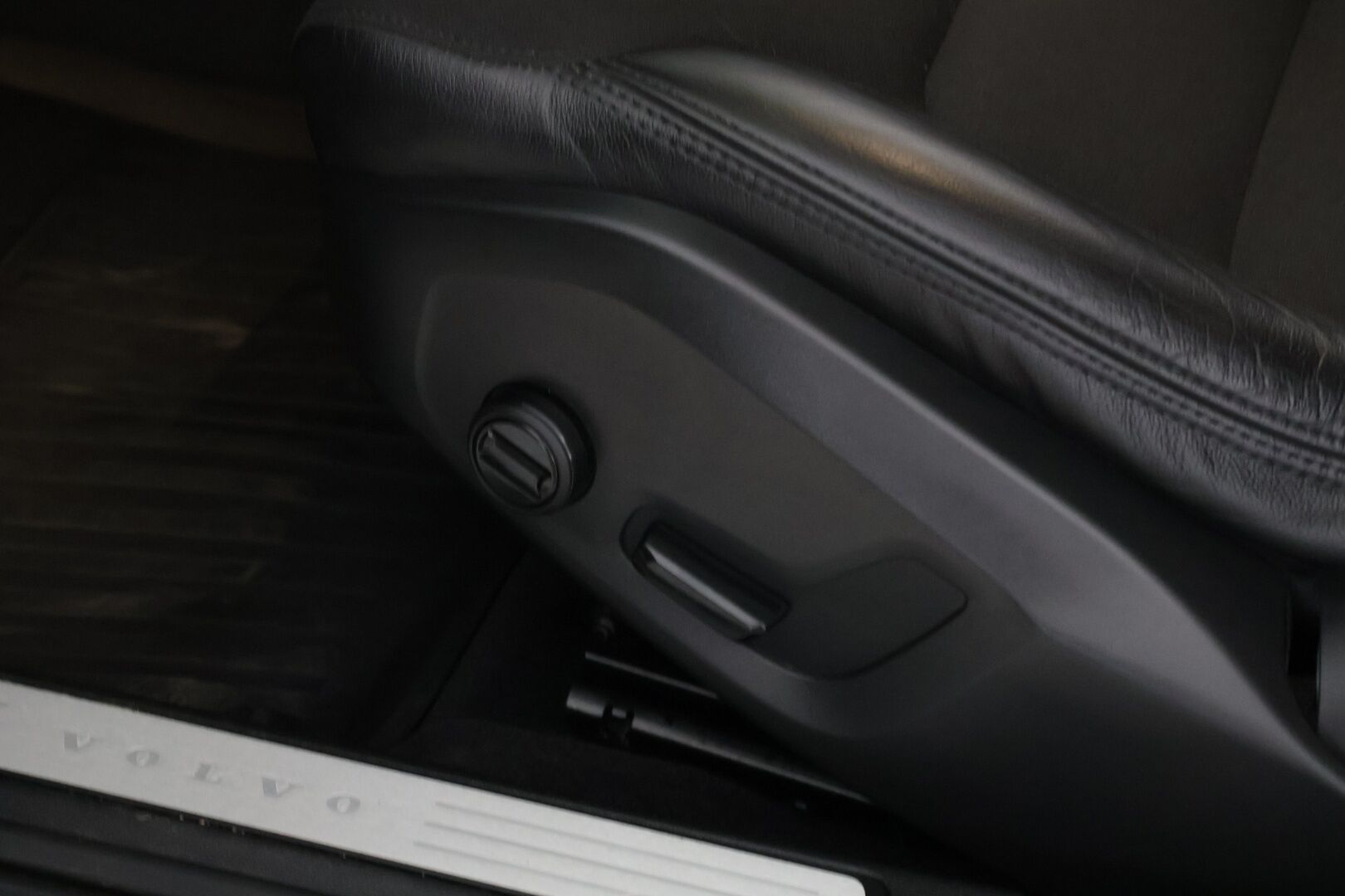 Volvo V60 Cross Country 2021 B4 AWD D-MHEV Business aut - | Adapt. vak. | Webasto | Vetokoukku | BLIS | Merkkihuollot | Suomi-Auto | P-Kamera | Keyless | Digimittaristo - KORKO VAIN 3,99 %