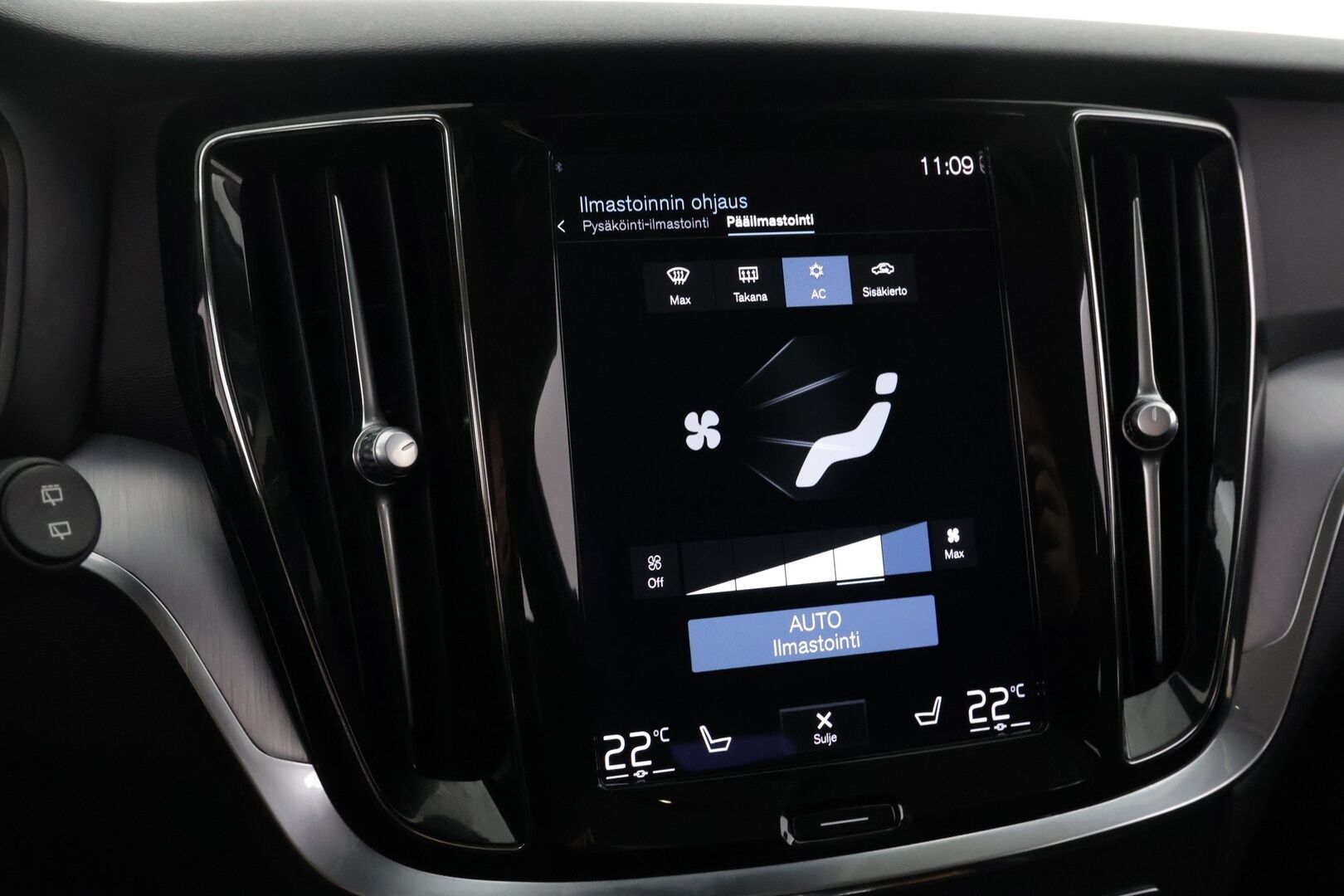 Volvo V60 Cross Country 2021 B4 AWD D-MHEV Business aut - | Adapt. vak. | Webasto | Vetokoukku | BLIS | Merkkihuollot | Suomi-Auto | P-Kamera | Keyless | Digimittaristo - KORKO VAIN 3,99 %