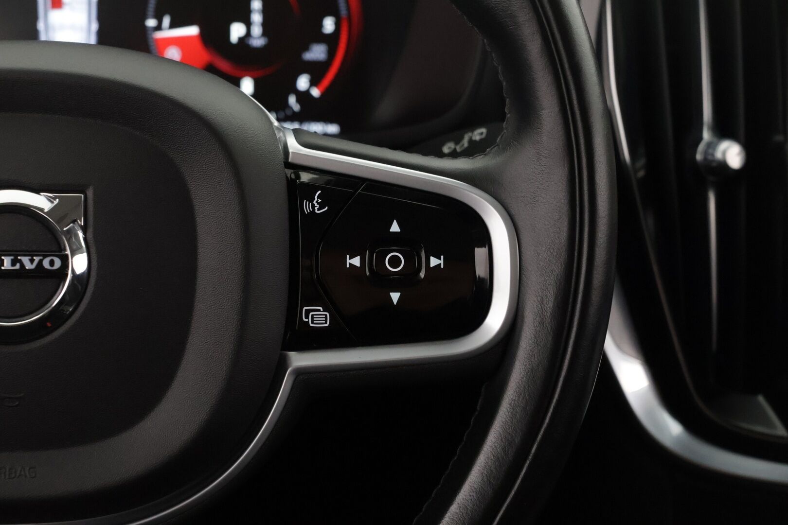 Volvo V60 Cross Country 2021 B4 AWD D-MHEV Business aut - | Adapt. vak. | Webasto | Vetokoukku | BLIS | Merkkihuollot | Suomi-Auto | P-Kamera | Keyless | Digimittaristo - KORKO VAIN 3,99 %
