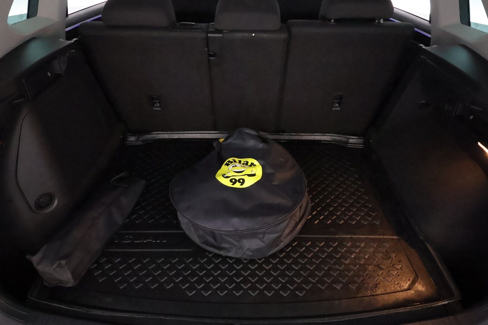 Volkswagen Tiguan 2021 Style eHybrid 180 kW DSG *Vetokoukku / ACC / Matrix-LED / P.kamera / Hierovat Sporttipenkit / Kaistavahti / Keyless* - Suomi-auto / Molemmat latauskaapelit / Kahdet OEM vanteet