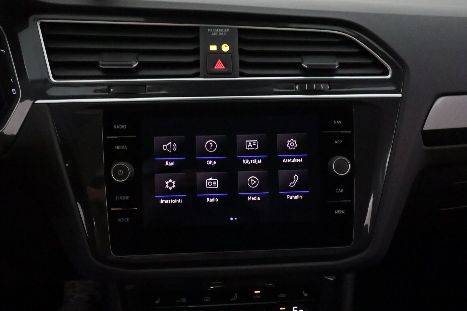 Volkswagen Tiguan 2021 Style eHybrid 180 kW DSG *Vetokoukku / ACC / Matrix-LED / P.kamera / Hierovat Sporttipenkit / Kaistavahti / Keyless* - Suomi-auto / Molemmat latauskaapelit / Kahdet OEM vanteet
