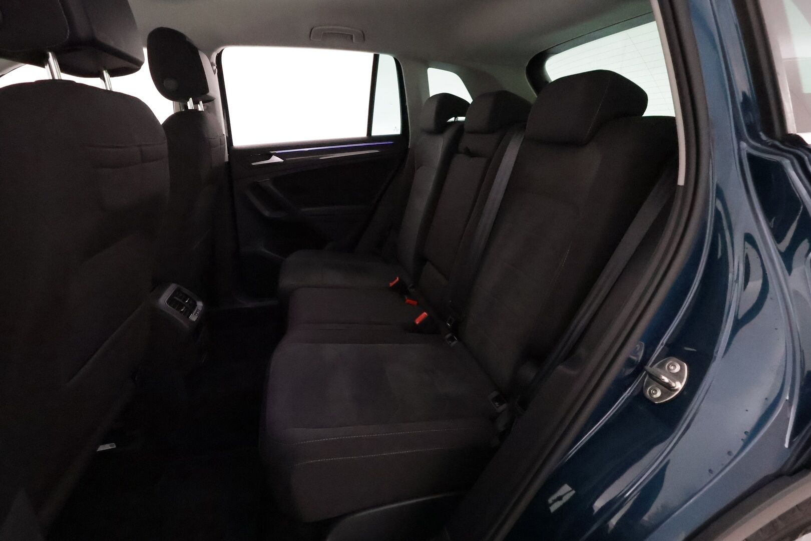 Volkswagen Tiguan 2021 Style eHybrid 180 kW DSG *Vetokoukku / ACC / Matrix-LED / P.kamera / Hierovat Sporttipenkit / Kaistavahti / Keyless* - Suomi-auto / Molemmat latauskaapelit / Kahdet OEM vanteet