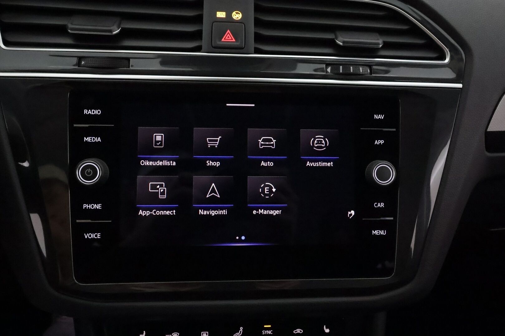 Volkswagen Tiguan 2021 Style eHybrid 180 kW DSG *Vetokoukku / ACC / Matrix-LED / P.kamera / Hierovat Sporttipenkit / Kaistavahti / Keyless* - Suomi-auto / Molemmat latauskaapelit / Kahdet OEM vanteet