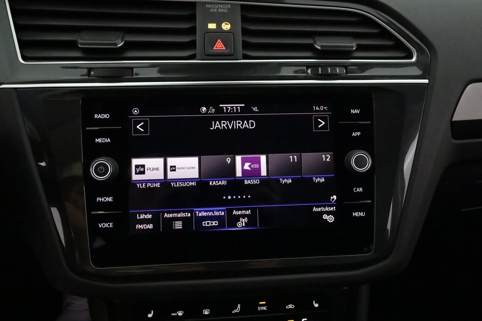 Volkswagen Tiguan 2021 Style eHybrid 180 kW DSG *Vetokoukku / ACC / Matrix-LED / P.kamera / Hierovat Sporttipenkit / Kaistavahti / Keyless* - Suomi-auto / Molemmat latauskaapelit / Kahdet OEM vanteet