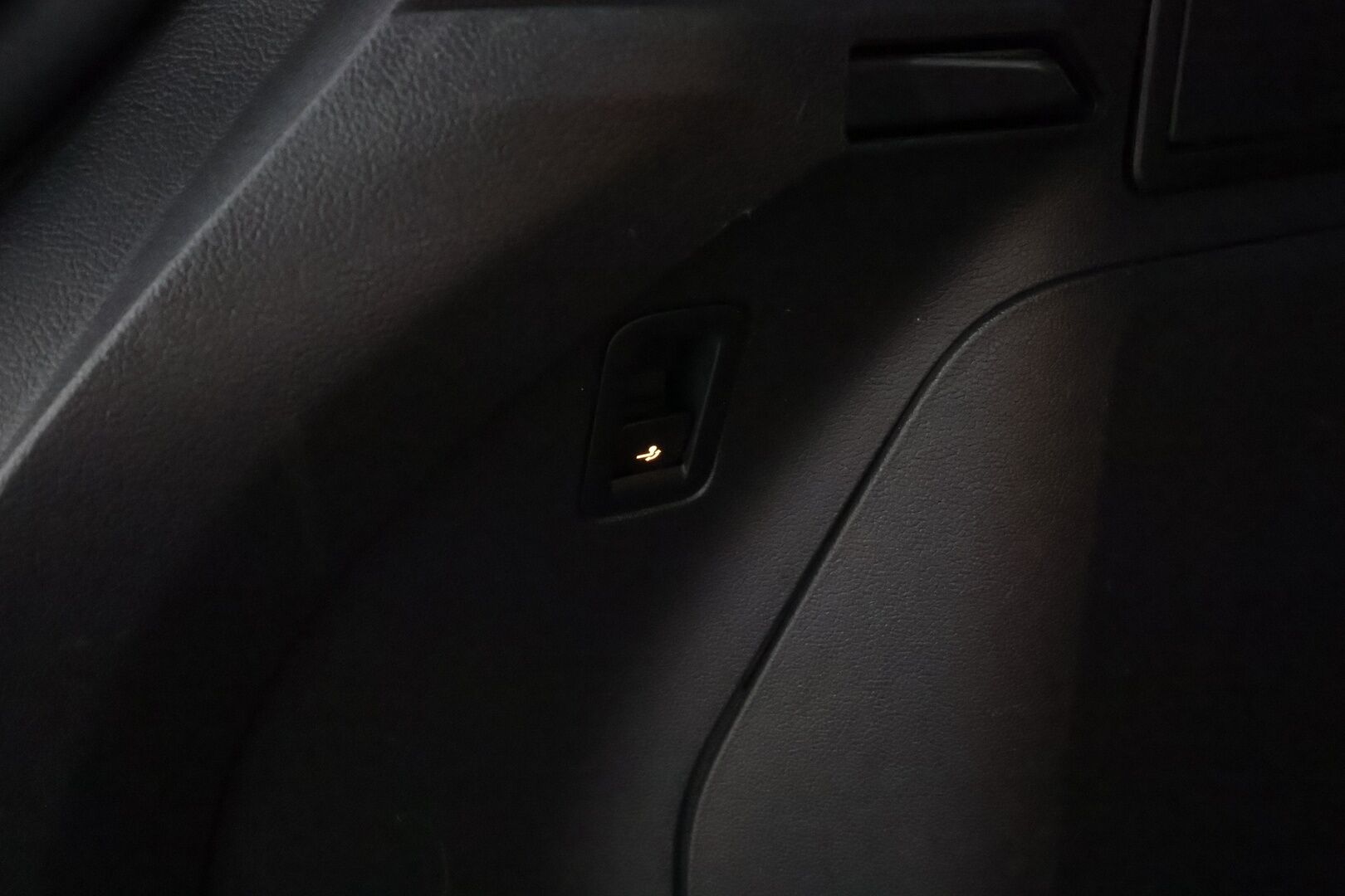 Volkswagen Tiguan 2021 Style eHybrid 180 kW DSG *Vetokoukku / ACC / Matrix-LED / P.kamera / Hierovat Sporttipenkit / Kaistavahti / Keyless* - Suomi-auto / Molemmat latauskaapelit / Kahdet OEM vanteet