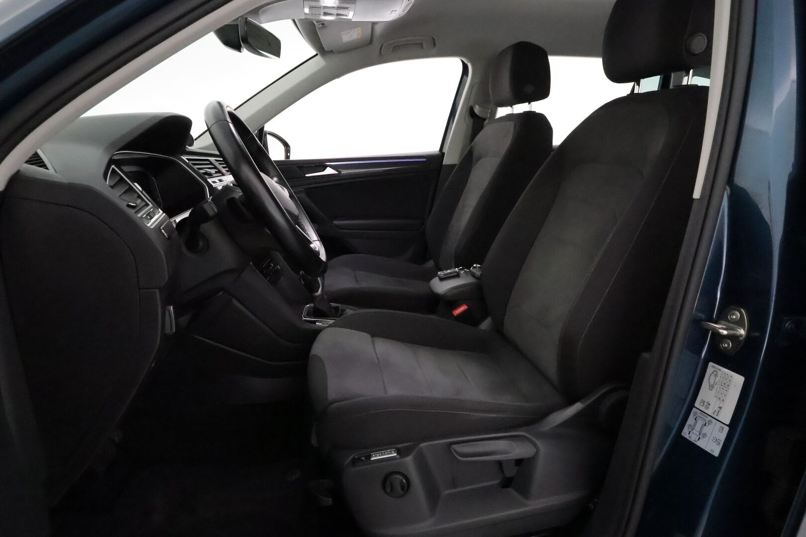 Volkswagen Tiguan 2021 Style eHybrid 180 kW DSG *Vetokoukku / ACC / Matrix-LED / P.kamera / Hierovat Sporttipenkit / Kaistavahti / Keyless* - Suomi-auto / Molemmat latauskaapelit / Kahdet OEM vanteet