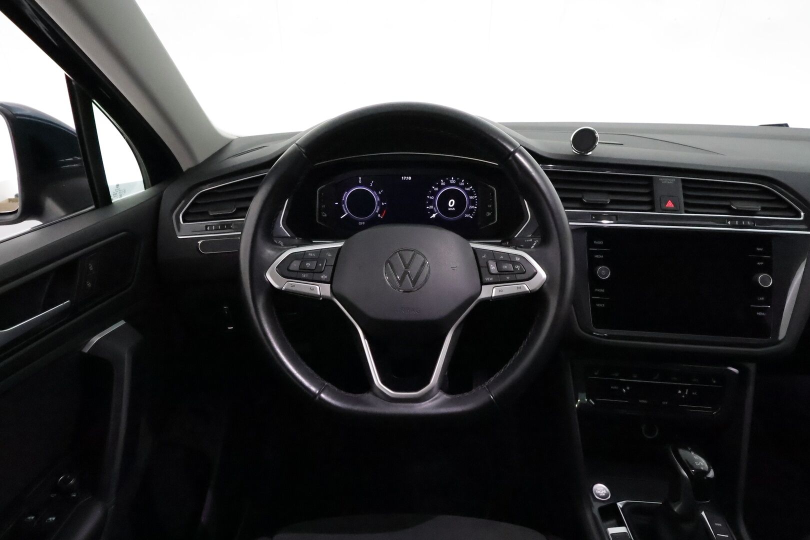 Volkswagen Tiguan 2021 Style eHybrid 180 kW DSG *Vetokoukku / ACC / Matrix-LED / P.kamera / Hierovat Sporttipenkit / Kaistavahti / Keyless* - Suomi-auto / Molemmat latauskaapelit / Kahdet OEM vanteet