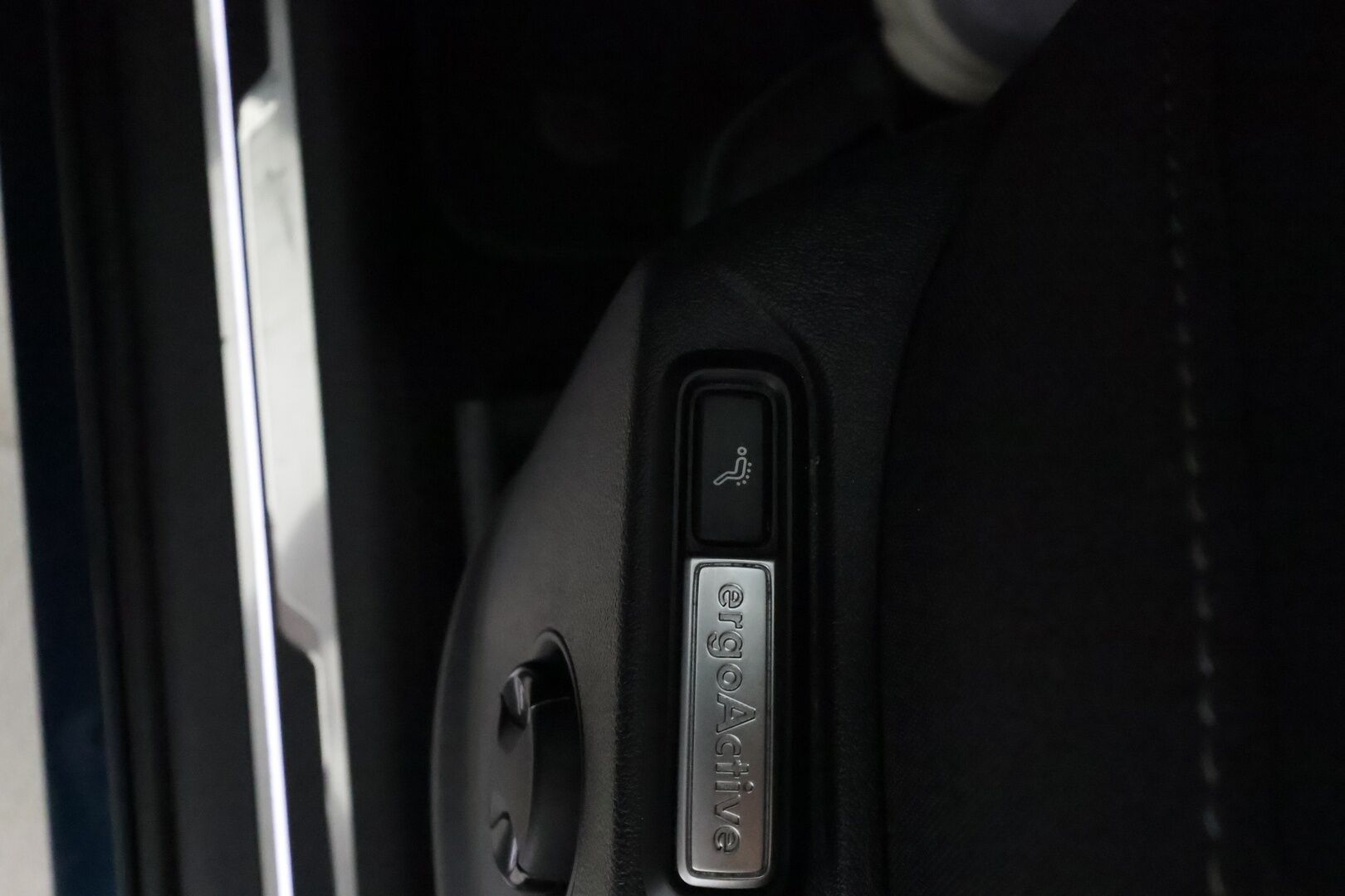 Volkswagen Tiguan 2021 Style eHybrid 180 kW DSG *Vetokoukku / ACC / Matrix-LED / P.kamera / Hierovat Sporttipenkit / Kaistavahti / Keyless* - Suomi-auto / Molemmat latauskaapelit / Kahdet OEM vanteet