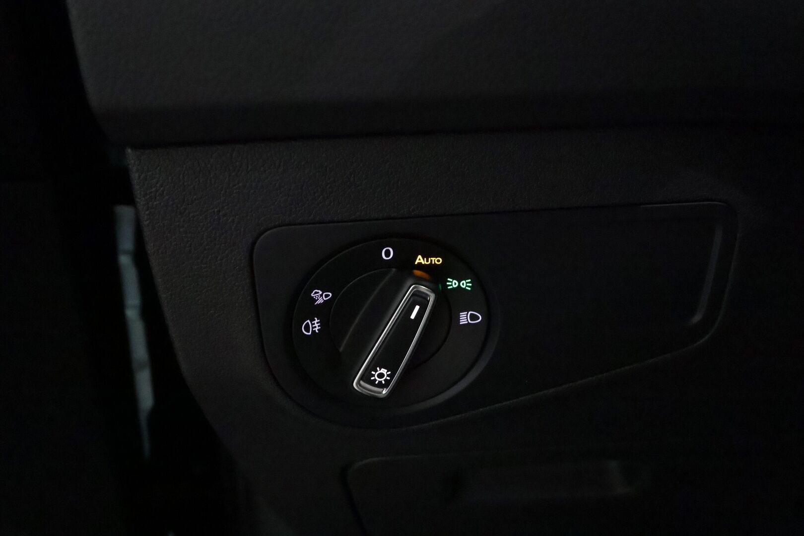 Volkswagen Tiguan 2021 Style eHybrid 180 kW DSG *Vetokoukku / ACC / Matrix-LED / P.kamera / Hierovat Sporttipenkit / Kaistavahti / Keyless* - Suomi-auto / Molemmat latauskaapelit / Kahdet OEM vanteet