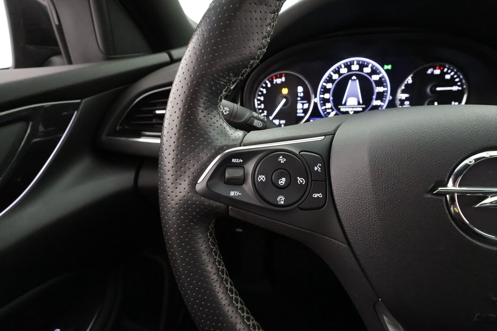 Opel Insignia 2021 Grand Sport Executive GS 200 Turbo A * ACC / HUD / P.kamera / Ilmastoidut Nahat / P.kamera / Apple&Android * - Suomi-auto / Kahdet Renkaat - HULLUT AVAJAISHULINAT KORKOTARJOUS 3,29 %