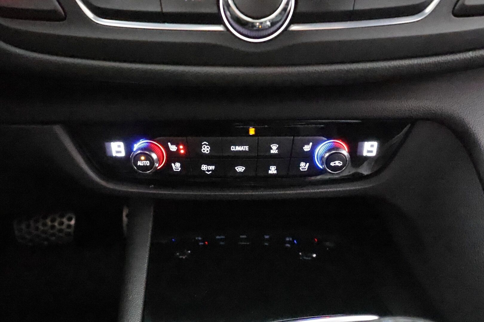 Opel Insignia 2021 Grand Sport Executive GS 200 Turbo A * ACC / HUD / P.kamera / Ilmastoidut Nahat / P.kamera / Apple&Android * - Suomi-auto / Kahdet Renkaat - HULLUT AVAJAISHULINAT KORKOTARJOUS 3,29 %