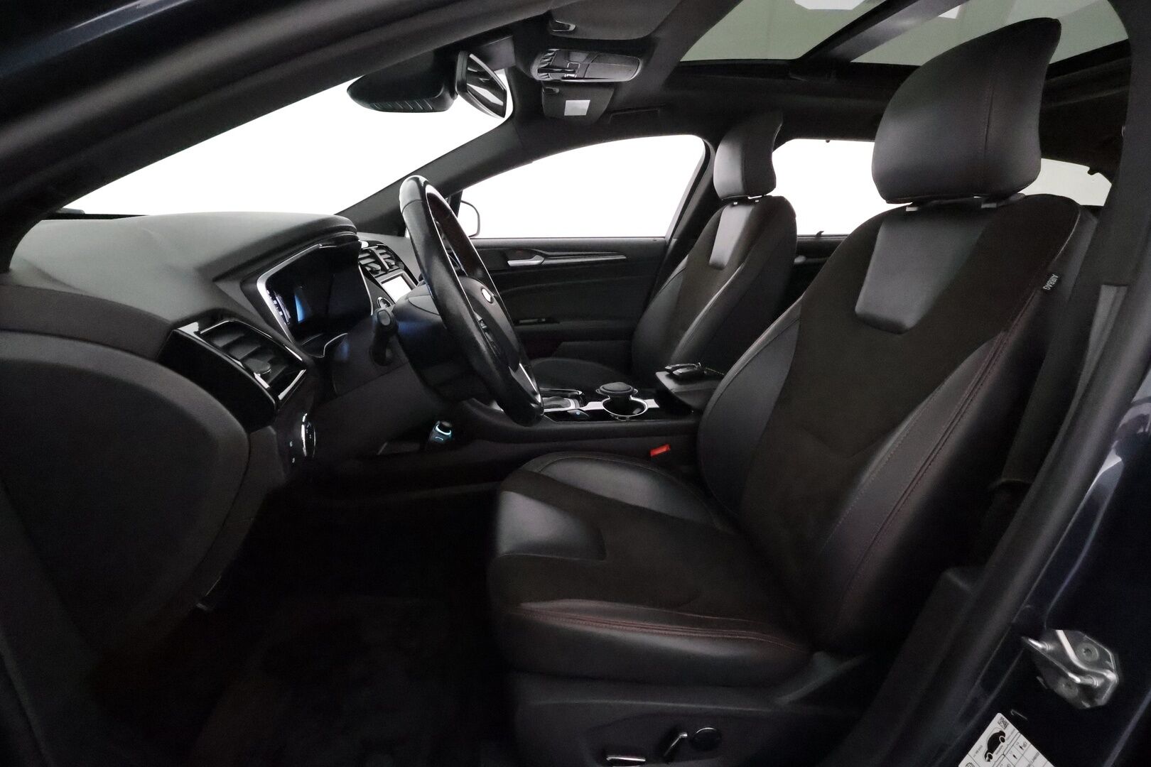 Ford Mondeo 2021 2,0 187hv  Hybrid ST-LINE Wagon *Adapt.vakkari / Panorama / Muistipenkki / P.kamera / Keyless / Koukku* - Huippuvarusteet! / 1-om. Suomi-auto / XPack / Winter Pack / Kahdet renkaat aluvanteulla - HULLUT VÄLIPÄIVÄT KORKOTARJOUS 2,49%