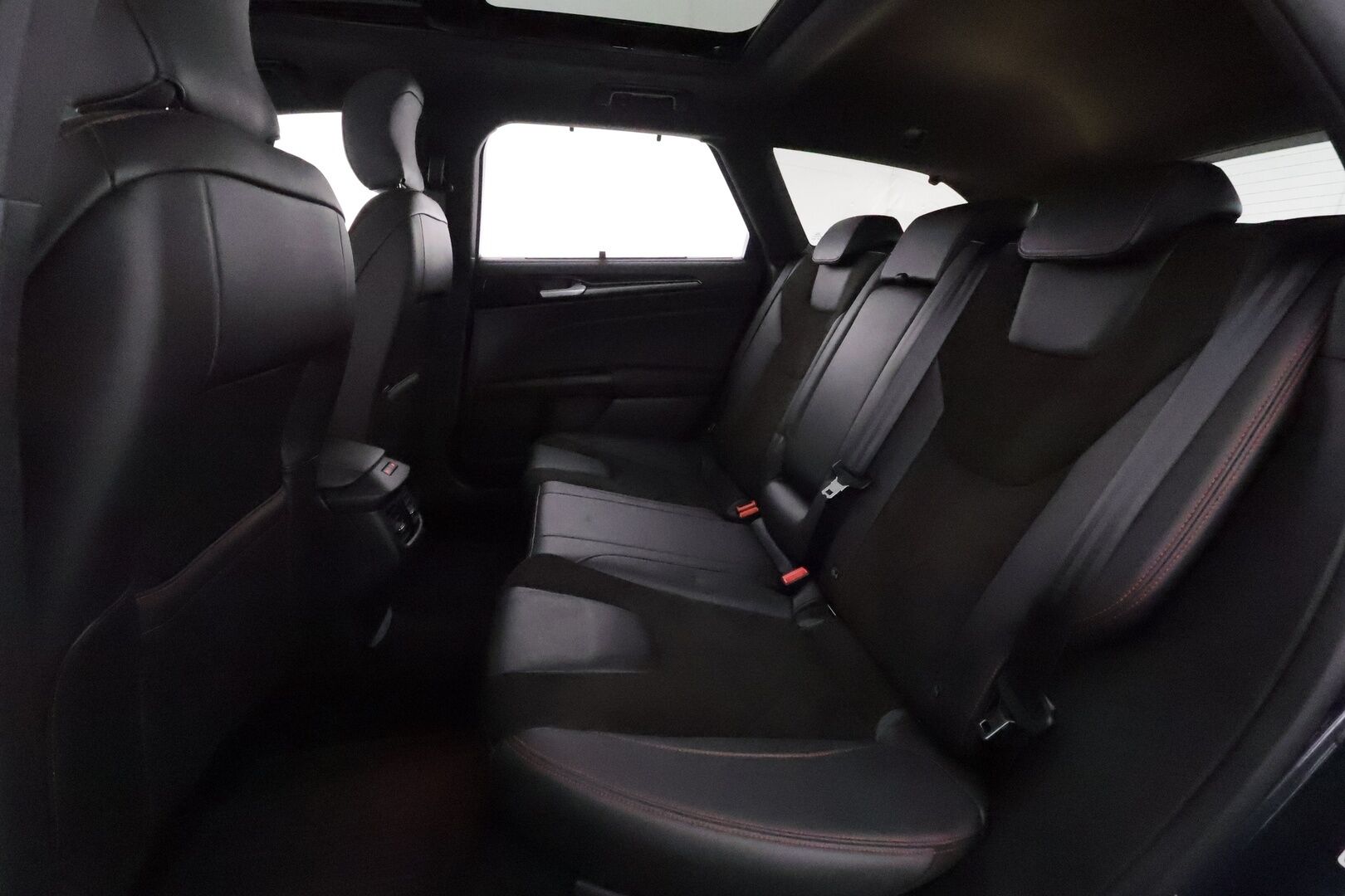 Ford Mondeo 2021 2,0 187hv  Hybrid ST-LINE Wagon *Adapt.vakkari / Panorama / Muistipenkki / P.kamera / Keyless / Koukku* - Huippuvarusteet! / 1-om. Suomi-auto / XPack / Winter Pack / Kahdet renkaat aluvanteulla