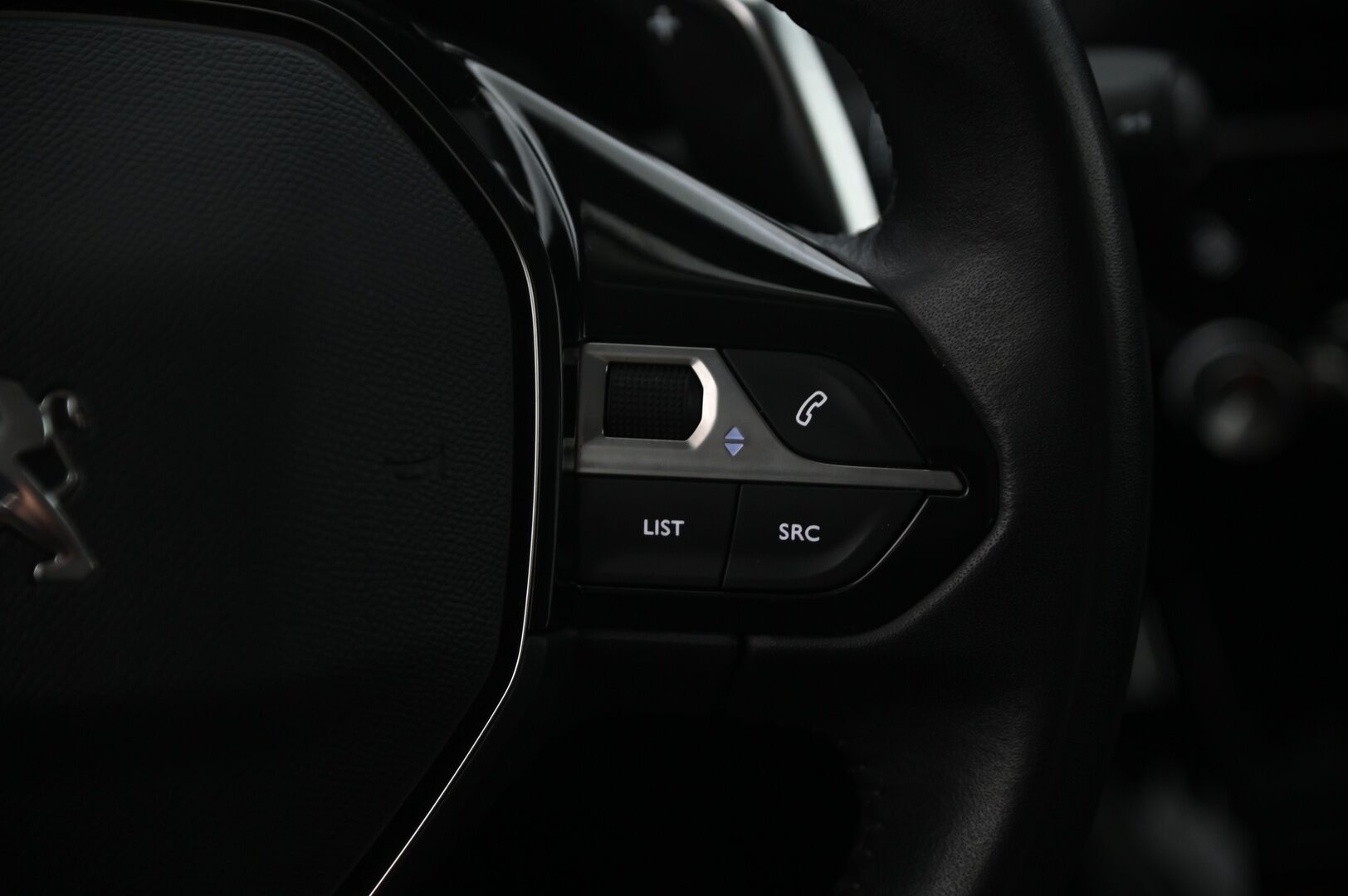 Peugeot 2008 2021 Allure Pack 210 Anniversary PureTech 130 * Lohko / ACC / Navi / P Kamera * - Jakohihna vaihdettu viimeisimmässä huollossa! / Adapt. vakkari / Suomi-auto