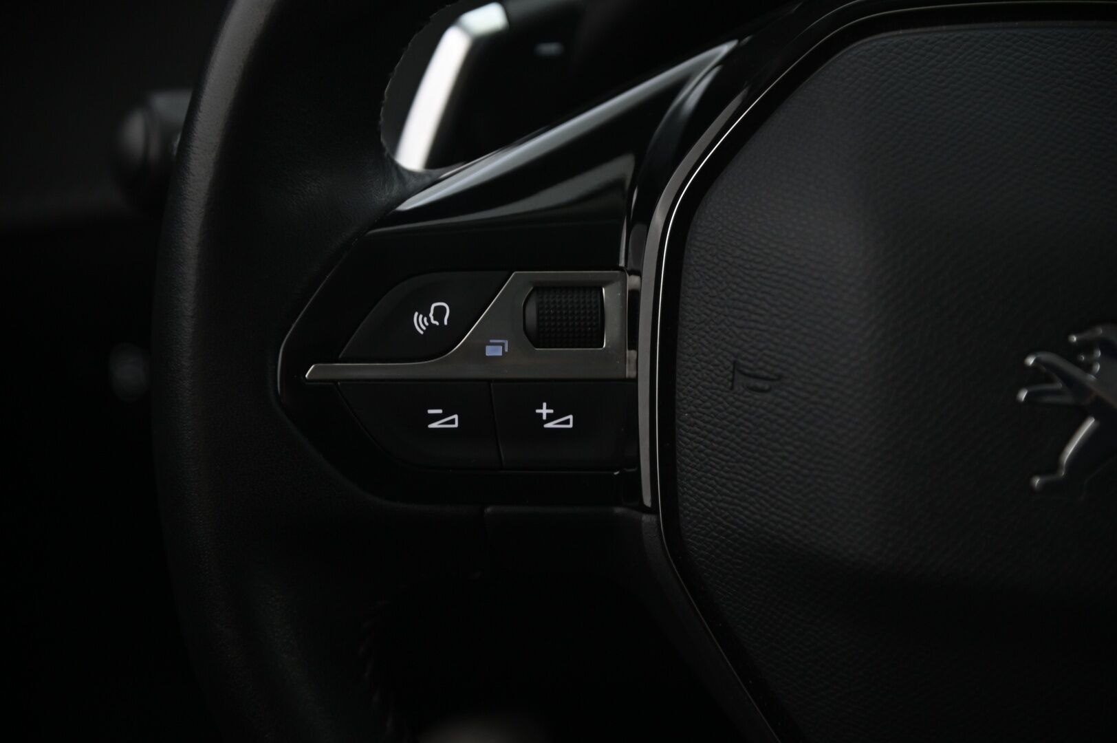 Peugeot 2008 2021 Allure Pack 210 Anniversary PureTech 130 * Lohko / ACC / Navi / P Kamera * - Jakohihna vaihdettu viimeisimmässä huollossa! / Adapt. vakkari / Suomi-auto