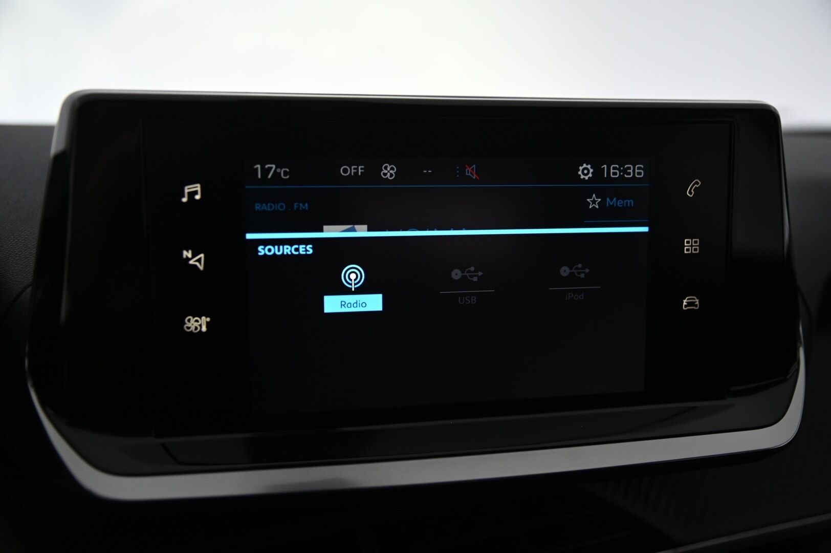 Peugeot 2008 2021 Allure Pack 210 Anniversary PureTech 130 * Lohko / ACC / Navi / P Kamera * - Jakohihna vaihdettu viimeisimmässä huollossa! / Adapt. vakkari / Suomi-auto