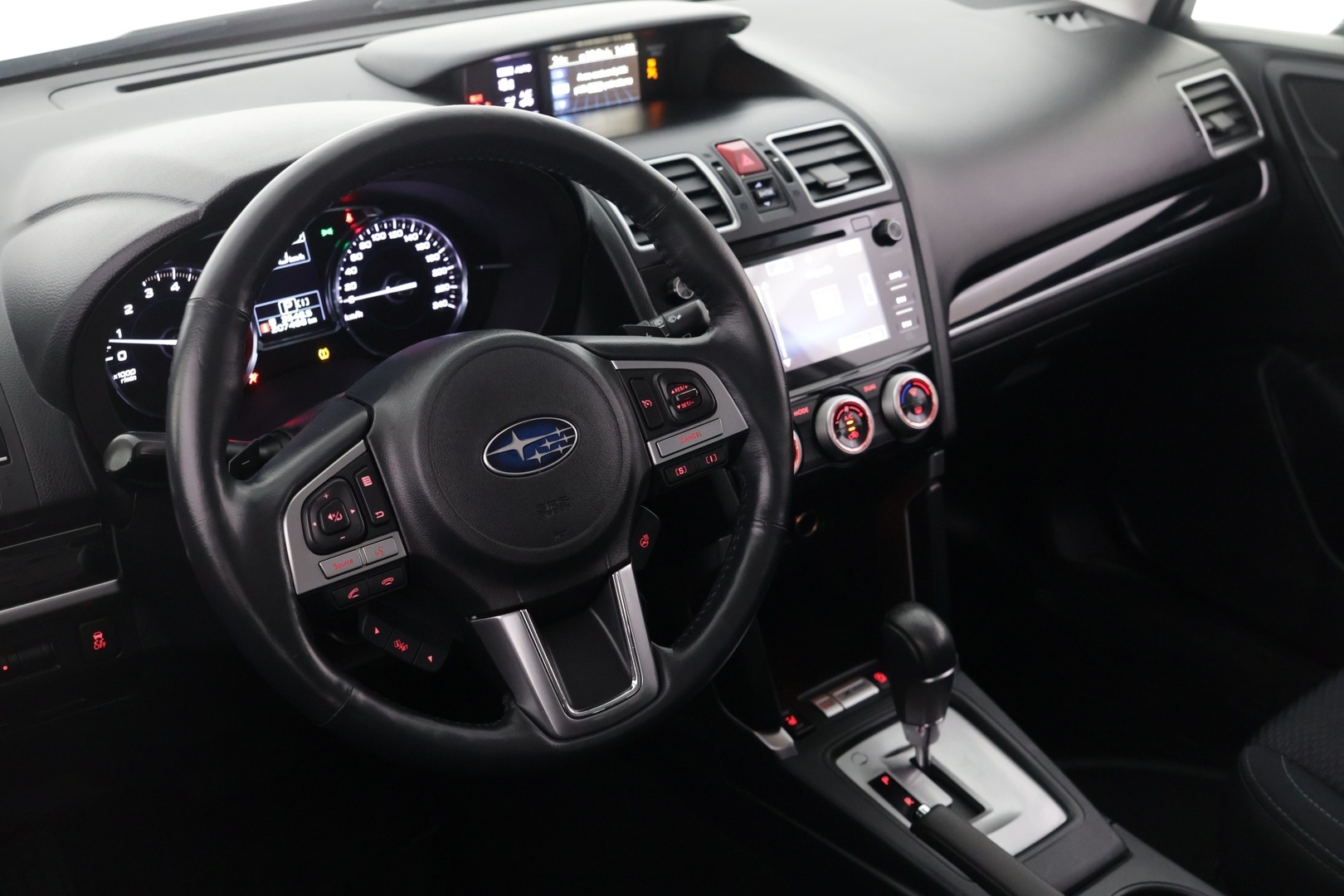 Subaru Forester 2016 2,0i XS CVT - | Vakkari | Bluetooth | Koukku | P.kamera | Sähköpenkki | Ratinlämmitys | Led-lisävalo |