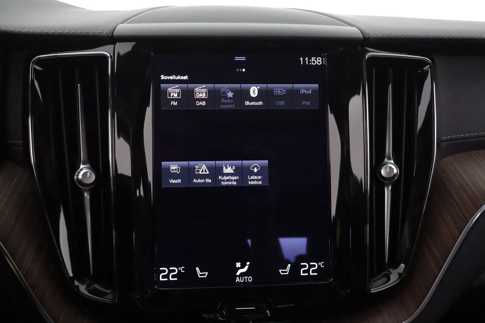 Volvo XC60 2021 T6 TwE AWD Business Inscription aut. **Panorama / Webasto / Muistipenkki / Koukku / P.kamera / Ruskeat Nahat** - 3,99 % KORKOTARJOUS TÄHÄN AUTOON - Akku kuntotarkastettu / 1.om Suomi-auto / BLIS / KeylessGo / Merkkihuollettu / Kahdet renkaat aluvanteilla