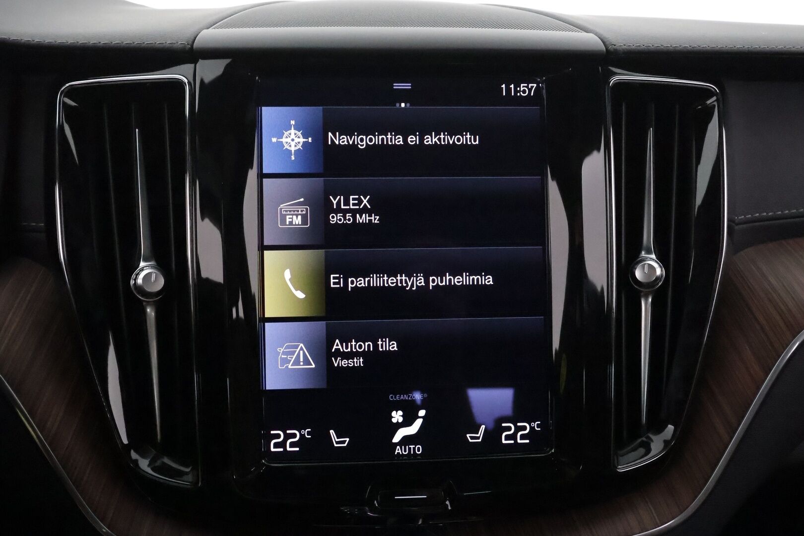 Volvo XC60 2021 T6 TwE AWD Business Inscription aut. **Panorama / Webasto / Muistipenkki / Koukku / P.kamera / Ruskeat Nahat** - 3,99 % KORKOTARJOUS TÄHÄN AUTOON - Akku kuntotarkastettu / 1.om Suomi-auto / BLIS / KeylessGo / Merkkihuollettu / Kahdet renkaat aluvanteilla