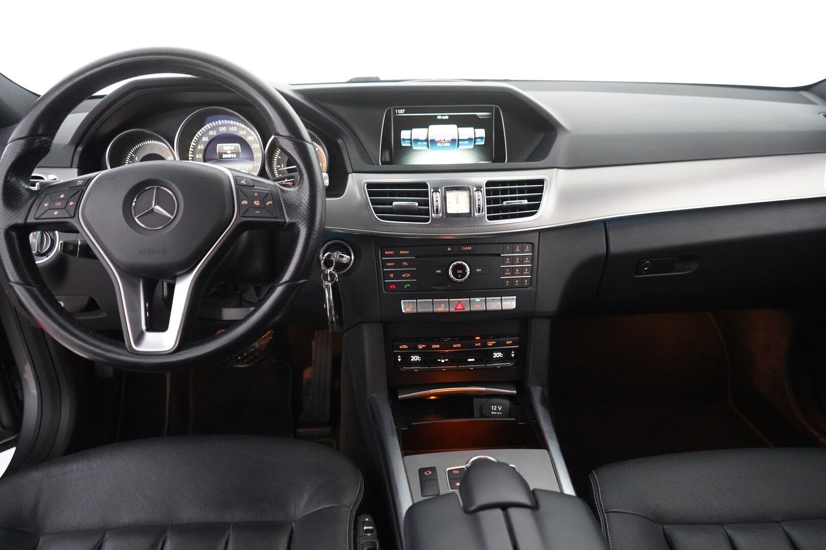 Mercedes-Benz E 2016 200 BlueTec T A Premium Business - ILS | Nahat | Ortopedi-istuin | Sähkökontti | Ilmastointi | Bluetooth | Metalliväri | 2 x vanteet 
