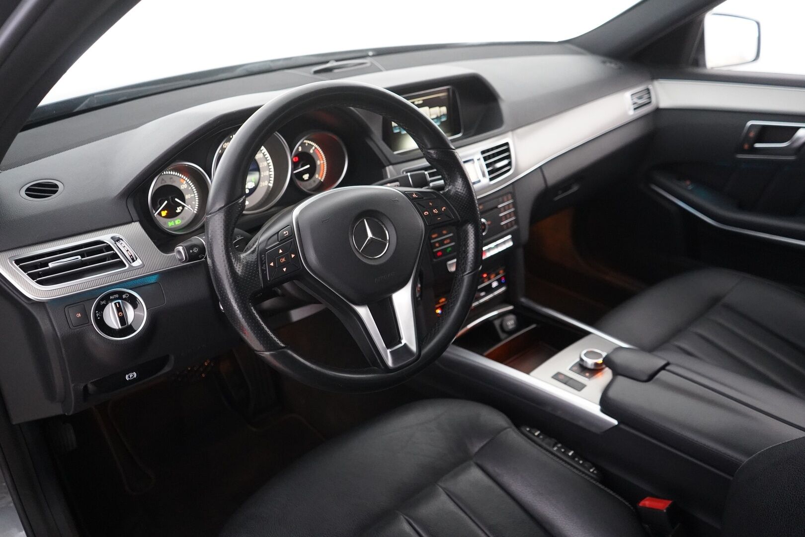 Mercedes-Benz E 2016 200 BlueTec T A Premium Business - ILS | Nahat | Ortopedi-istuin | Sähkökontti | Ilmastointi | Bluetooth | Metalliväri | 2 x vanteet 