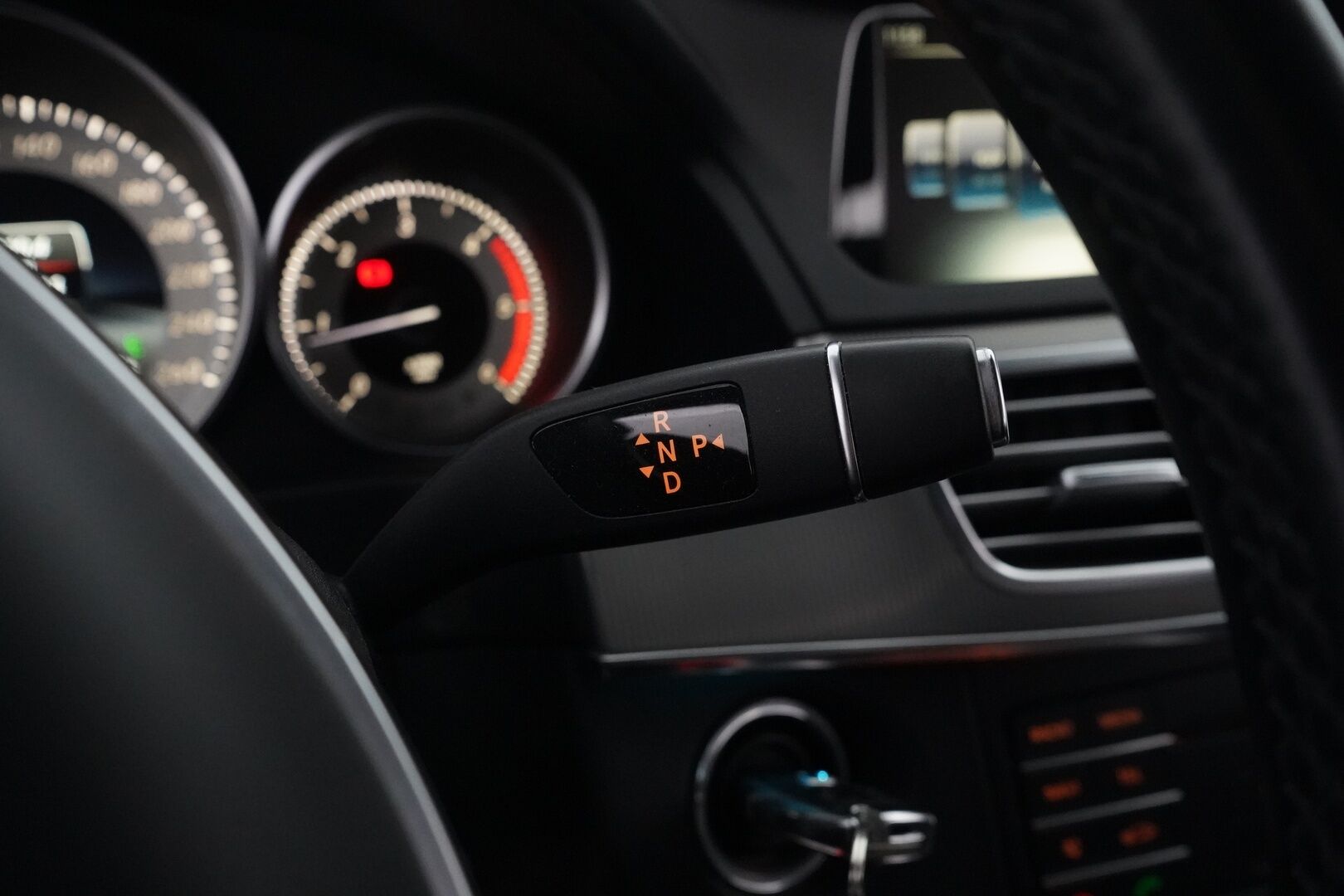 Mercedes-Benz E 2016 200 BlueTec T A Premium Business - ILS | Nahat | Ortopedi-istuin | Sähkökontti | Ilmastointi | Bluetooth | Metalliväri | 2 x vanteet 