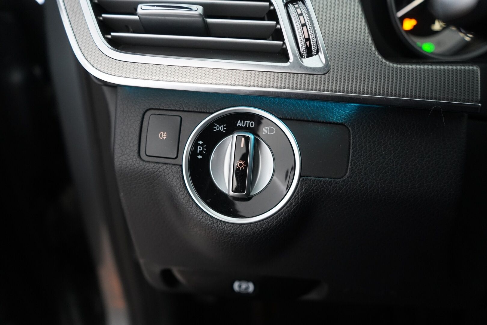 Mercedes-Benz E 2016 200 BlueTec T A Premium Business - ILS | Nahat | Ortopedi-istuin | Sähkökontti | Ilmastointi | Bluetooth | Metalliväri | 2 x vanteet 