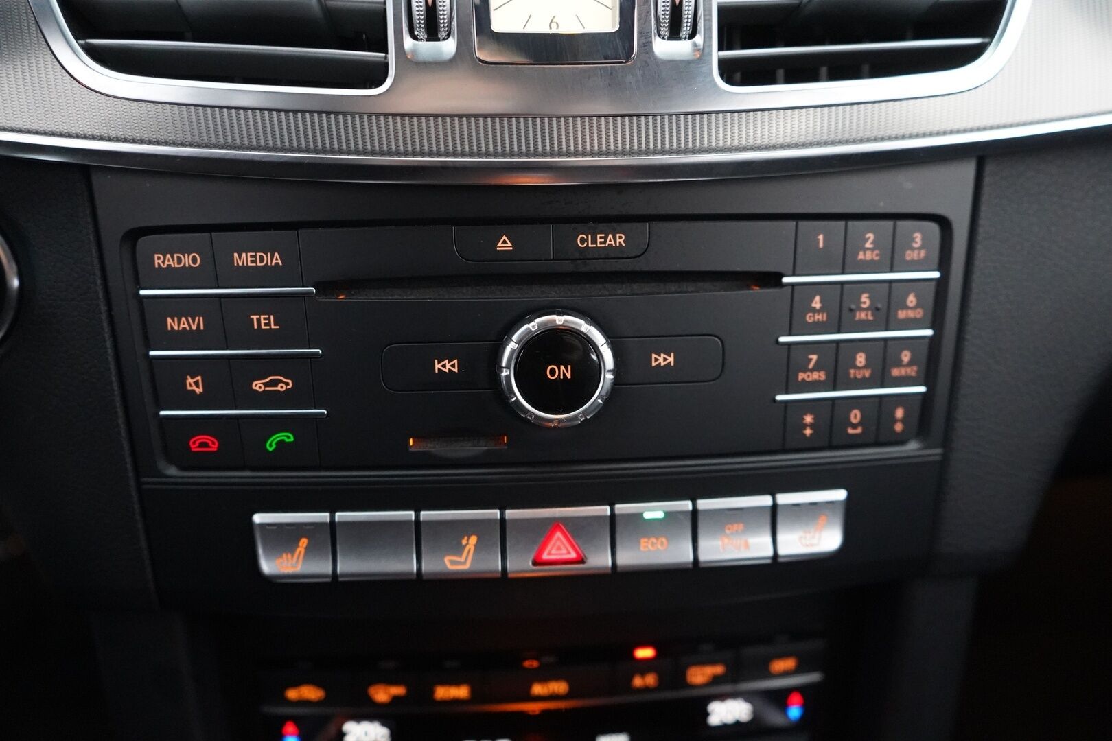 Mercedes-Benz E 2016 200 BlueTec T A Premium Business - ILS | Nahat | Ortopedi-istuin | Sähkökontti | Ilmastointi | Bluetooth | Metalliväri | 2 x vanteet 