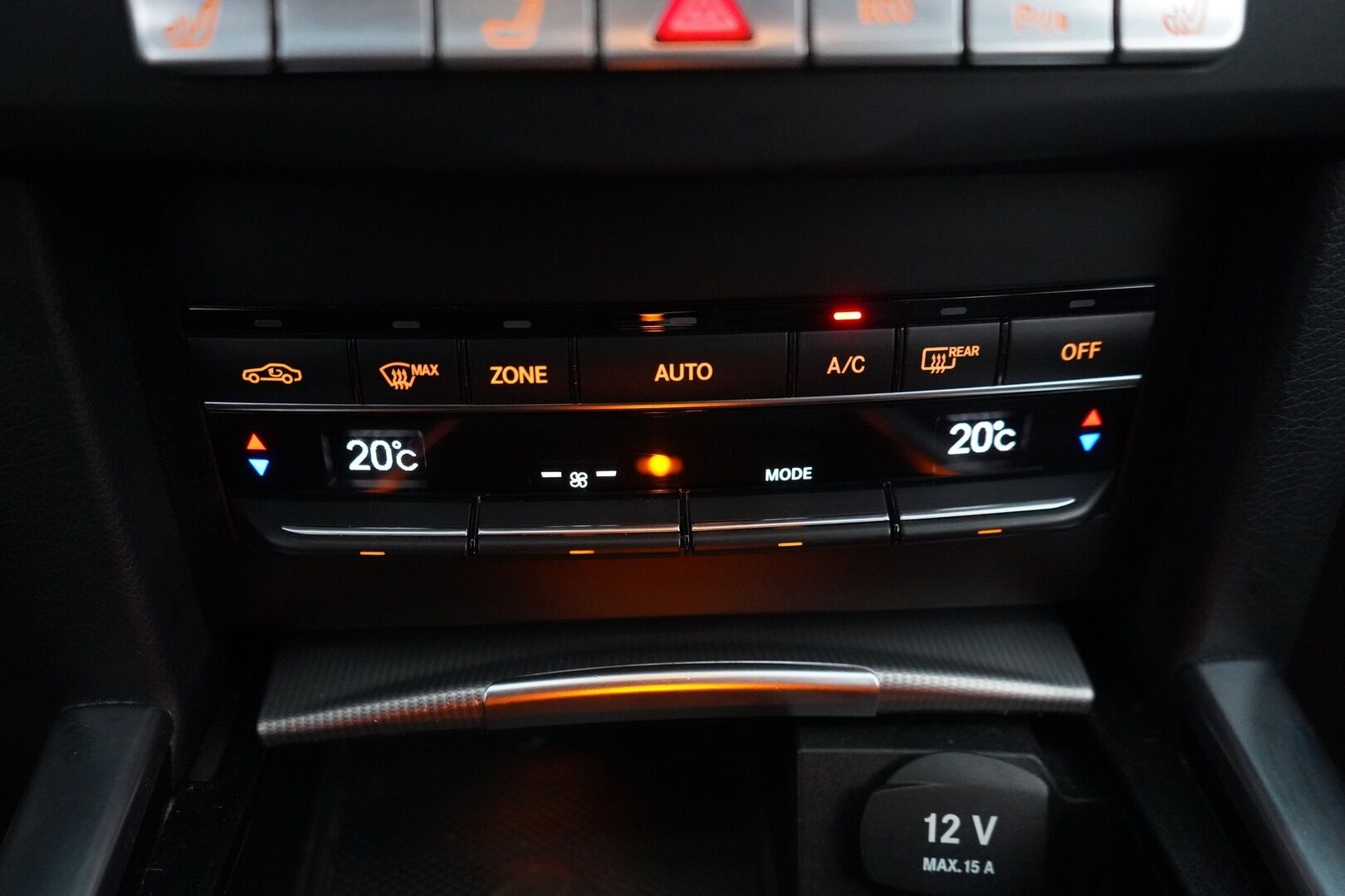 Mercedes-Benz E 2016 200 BlueTec T A Premium Business - ILS | Nahat | Ortopedi-istuin | Sähkökontti | Ilmastointi | Bluetooth | Metalliväri | 2 x vanteet 