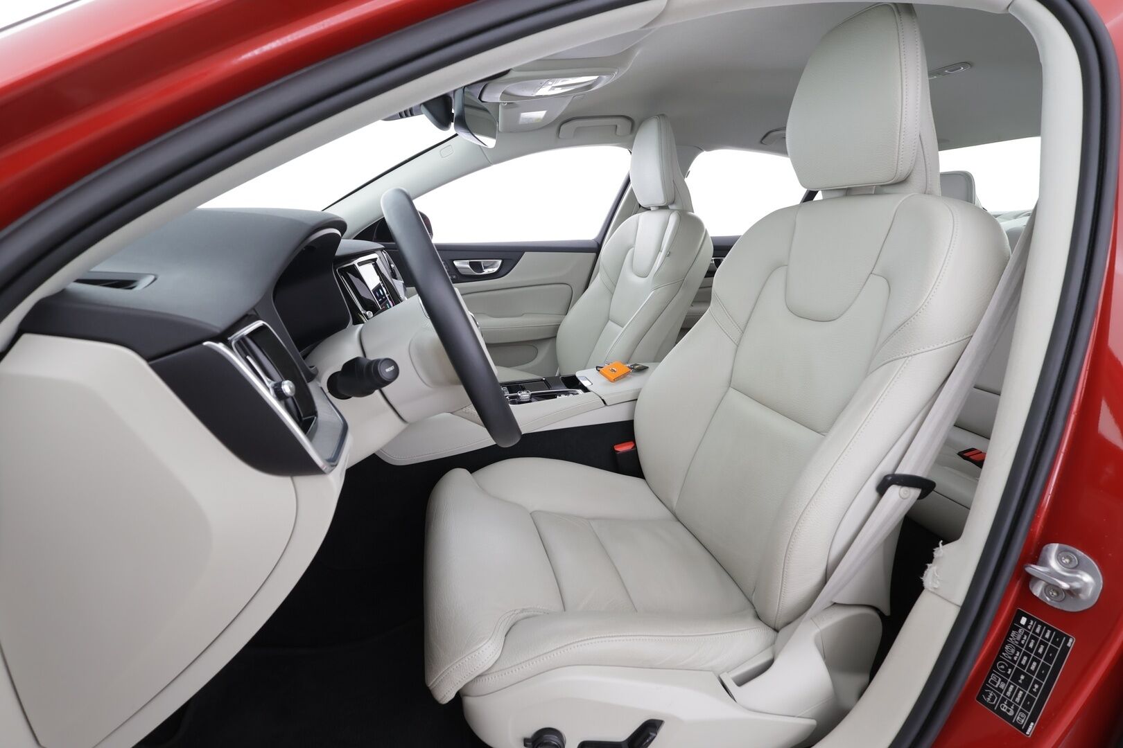 Volvo S60 2023 T8 AWD Long Range High Performance Plus Dark aut - Koukku | ACC | Muistipenkit | Full-LED | P.Kamera | Webasto | 1.om Suomi-auto | High Performance Audio | Pilot assist | 2x renkaat&alumiinivanteet