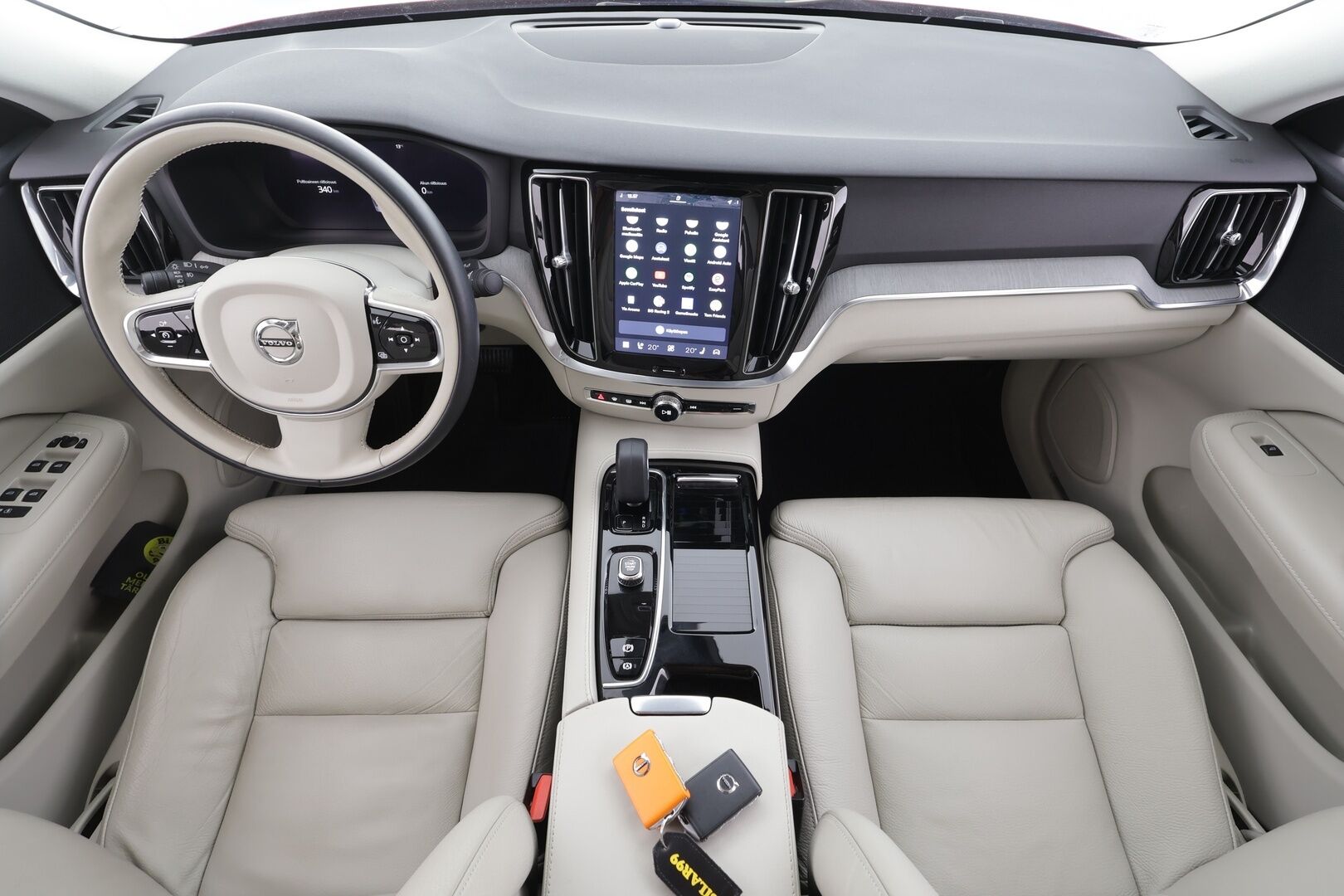 Volvo S60 2023 T8 AWD Long Range High Performance Plus Dark aut * Koukku / ACC / Muistipenkit / Full-LED / P.Kamera / Lisälämmitin * - 1-om Suomi-auto / 2x Latauskaapelit / Merkkihuollot / Kahdet renkaat aluvanteilla