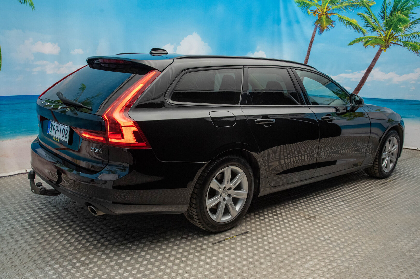 Volvo V90 2017 D3 AWD Momentum aut *Webasto / VOC / Pilot Assist / Adapt.vakkari / Tutkat / Koukku* - * Kahdet renkaat / Neliveto / Särmä huoltohistoria *