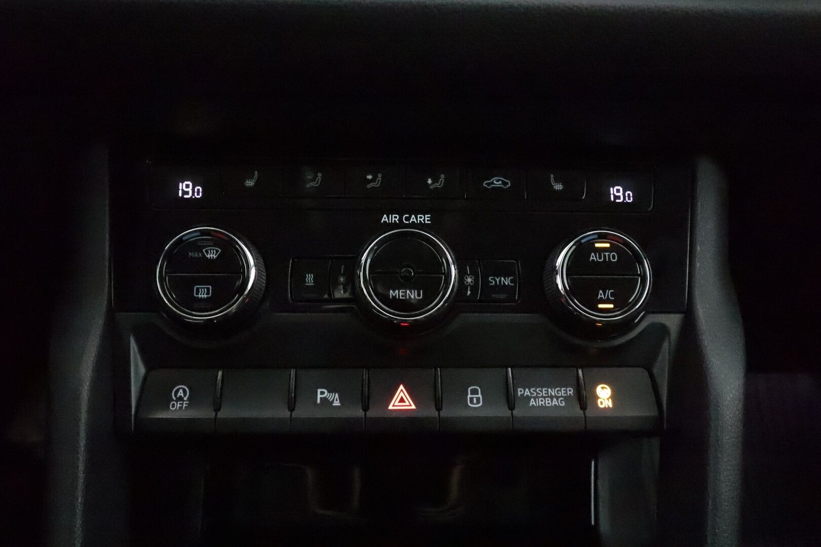 Skoda Kodiaq 2018 2,0 TSI 4x4 Style DSG **Webasto / 7p / Canton / Adapt.vakkari / Koukku / P.kamera / KeylessGo / Navi** - 3,99 % KORKOTARJOUS TÄHÄN AUTOON - 