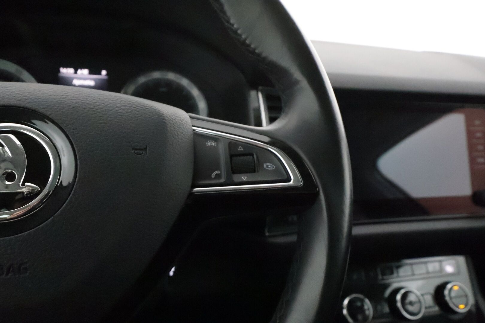 Skoda Kodiaq 2018 2,0 TSI 4x4 Style DSG **Webasto / 7p / Canton / Adapt.vakkari / Koukku / P.kamera / KeylessGo / Navi** - 3,99 % KORKOTARJOUS TÄHÄN AUTOON - 