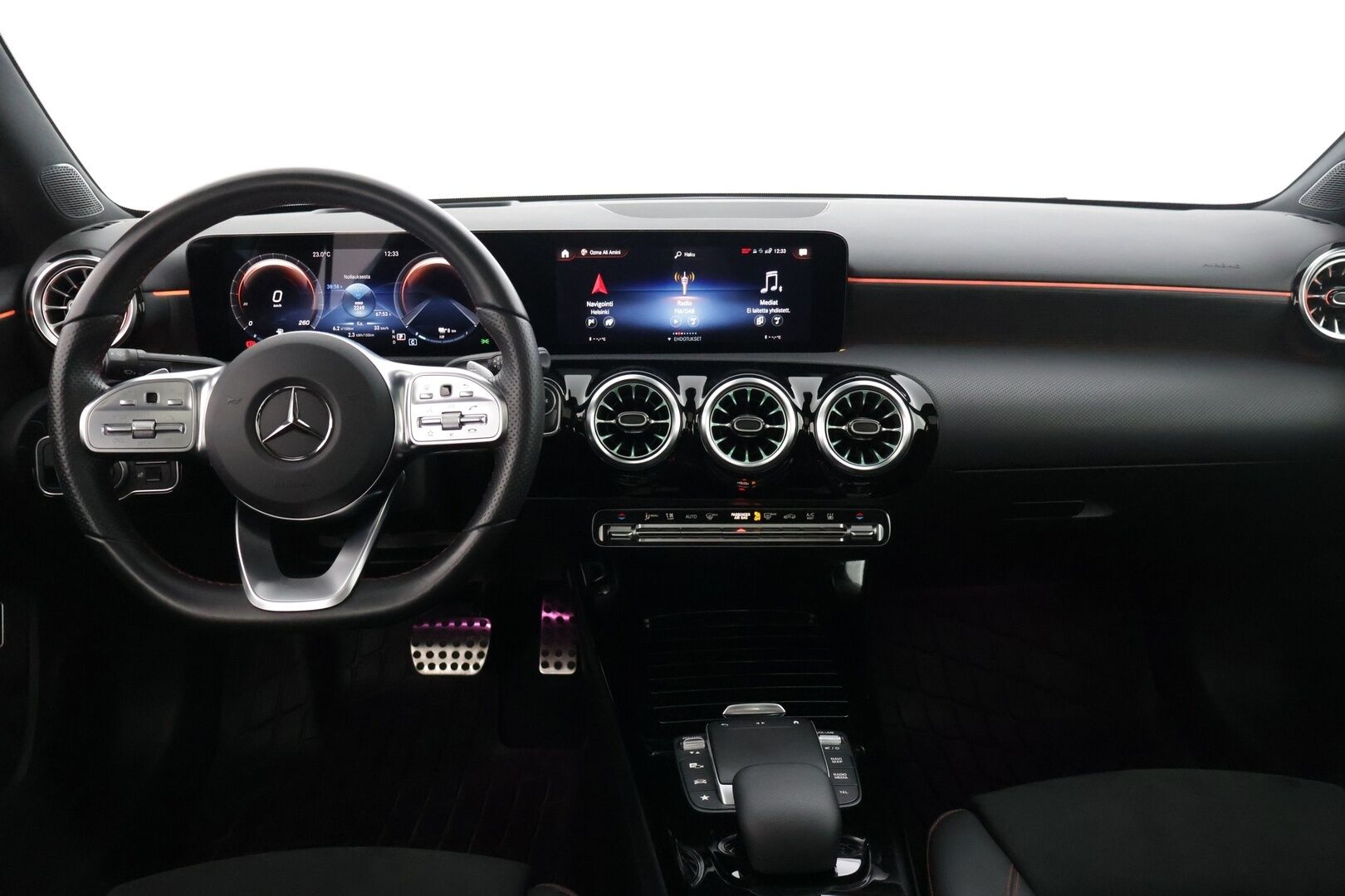 Mercedes-Benz A 2022 250 e A sedan Business AMG Edition *Distronic+ / 360° / Muistipenkit / Panorama / HUD / Widescreen* - 3,99 % KORKOTARJOUS TÄHÄN AUTOON - * Todella siistissä kunnossa oleva ja hyvin varusteltu yksilö *