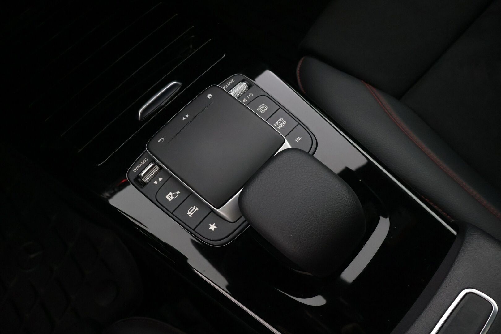 Mercedes-Benz A 2022 250 e A sedan Business AMG Edition *Distronic+ / 360° / Muistipenkit / Panorama / HUD / Widescreen* - 3,99 % KORKOTARJOUS TÄHÄN AUTOON - * Todella siistissä kunnossa oleva ja hyvin varusteltu yksilö *