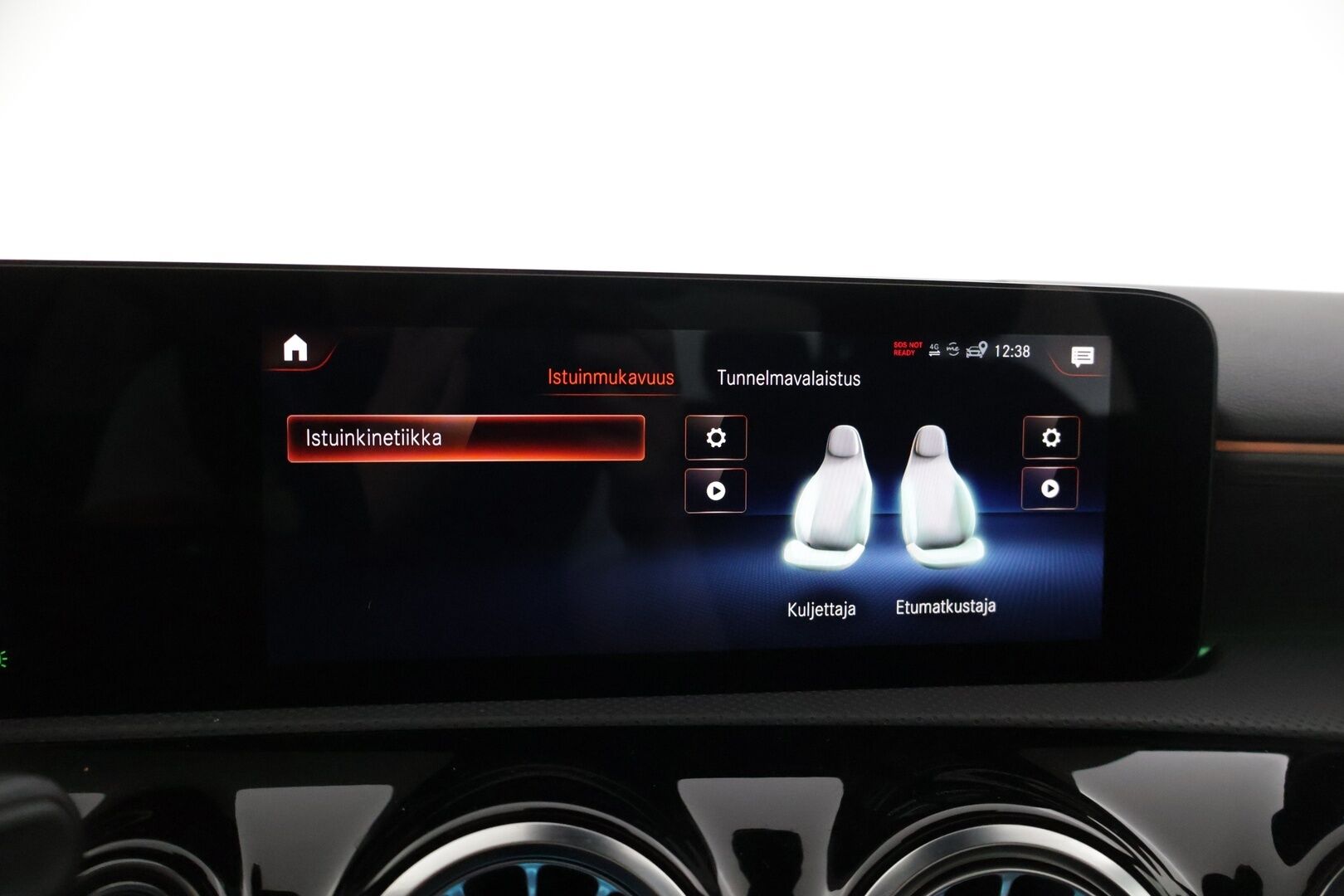 Mercedes-Benz A 2022 250 e A sedan Business AMG Edition *Distronic+ / 360° / Muistipenkit / Panorama / HUD / Widescreen* - 3,99 % KORKOTARJOUS TÄHÄN AUTOON - * Todella siistissä kunnossa oleva ja hyvin varusteltu yksilö *