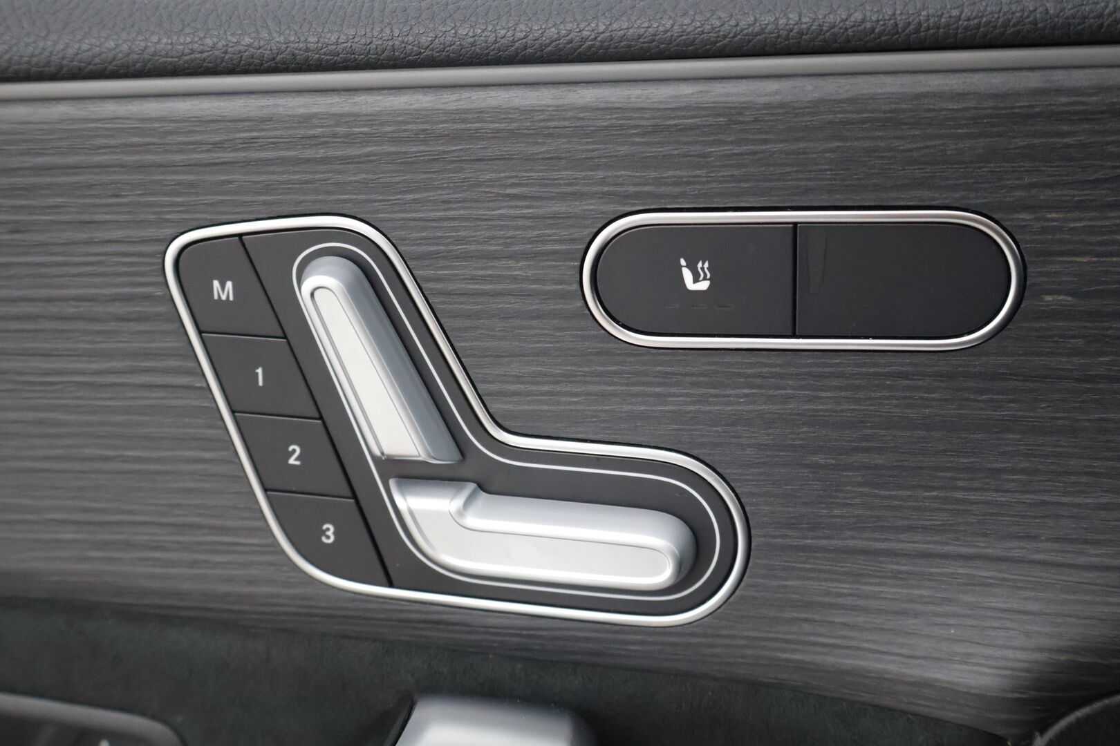 Mercedes-Benz A 2022 250 e A sedan Business AMG Edition *Distronic+ / 360° / Muistipenkit / Panorama / HUD / Widescreen* - 3,99 % KORKOTARJOUS TÄHÄN AUTOON - * Todella siistissä kunnossa oleva ja hyvin varusteltu yksilö *