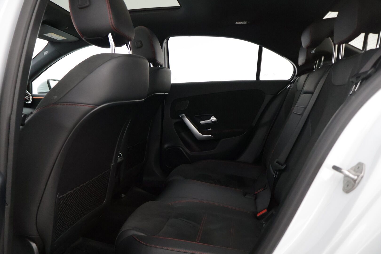 Mercedes-Benz A 2022 250 e A sedan Business AMG Edition *Distronic+ / 360° / Muistipenkit / Panorama / HUD / Widescreen* - 3,99 % KORKOTARJOUS TÄHÄN AUTOON - * Todella siistissä kunnossa oleva ja hyvin varusteltu yksilö *