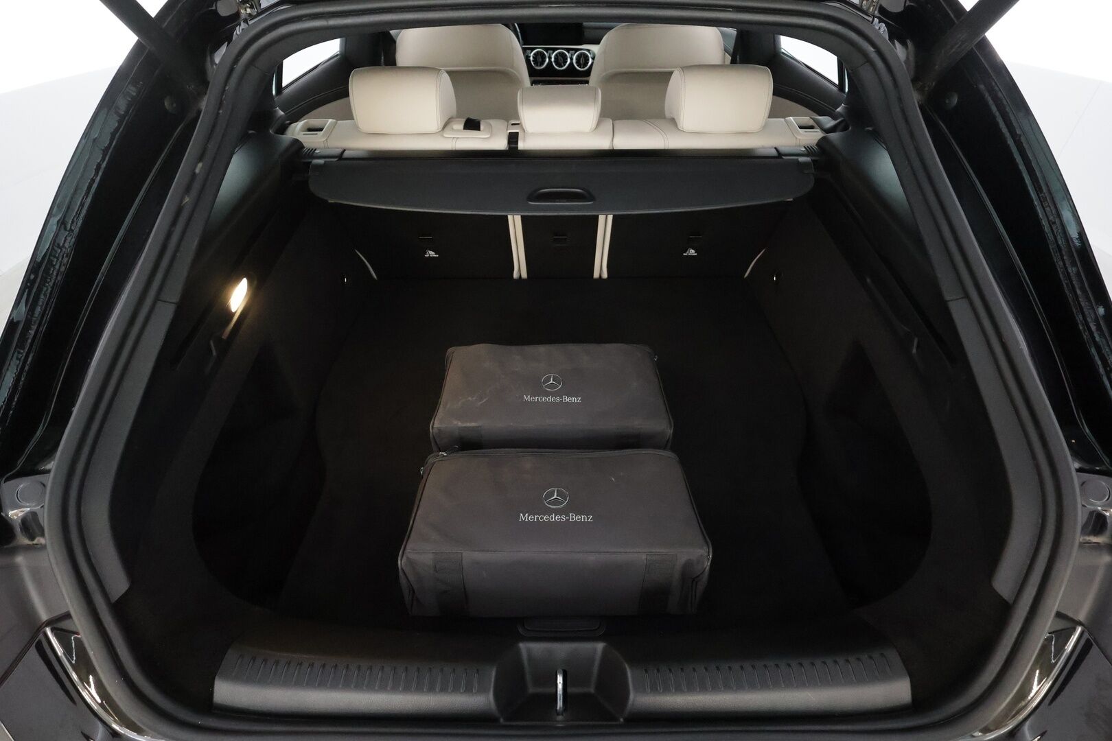 Mercedes-Benz CLA 2022 250 e A Shooting Brake Business Edition * Widescreen / Koukku / Vakkari / P.kamera / / Navi / Sähköluukku * - Akku kuntotarkastettu SoH 92,9% / Suomi-auto / Kahdet renkaat aluvanteilla / Merkkihuollettu - HULLUT AVAJAISHULINAT KORKOTARJOUS 3,29 %