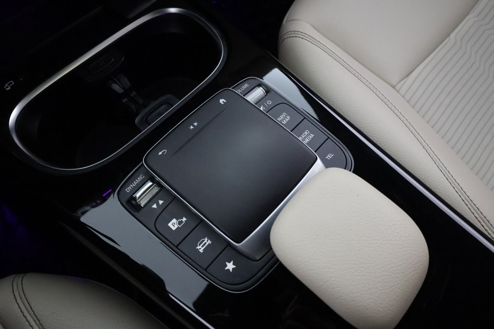 Mercedes-Benz CLA 2022 250 e A Shooting Brake Business Edition * Vakkari / P.kamera / Koukku / Navi / Widescreen / Sähköluukku * - Akku kuntotarkastettu SoH 92,9% / Suomi-auto / Kahdet renkaat aluvanteilla / Merkkihuollettu