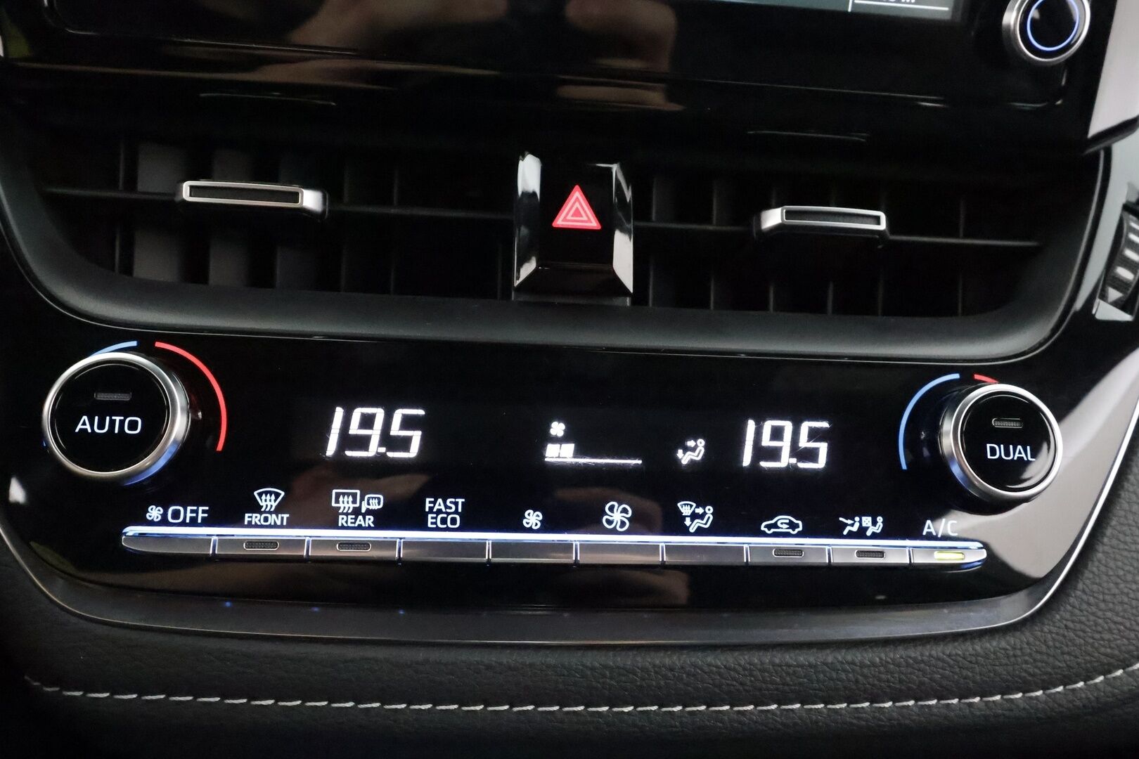 Toyota Corolla 2022 Touring Sports 1,8 Hybrid Active Edition - | ACC | P.kamera | Navi | LED | LTA | PCS | RSA | Keyless | Apple & Android | Lämm. ratti | Aut. pitkät | Sähk. takaluukku | 2x renkaat aluin | 